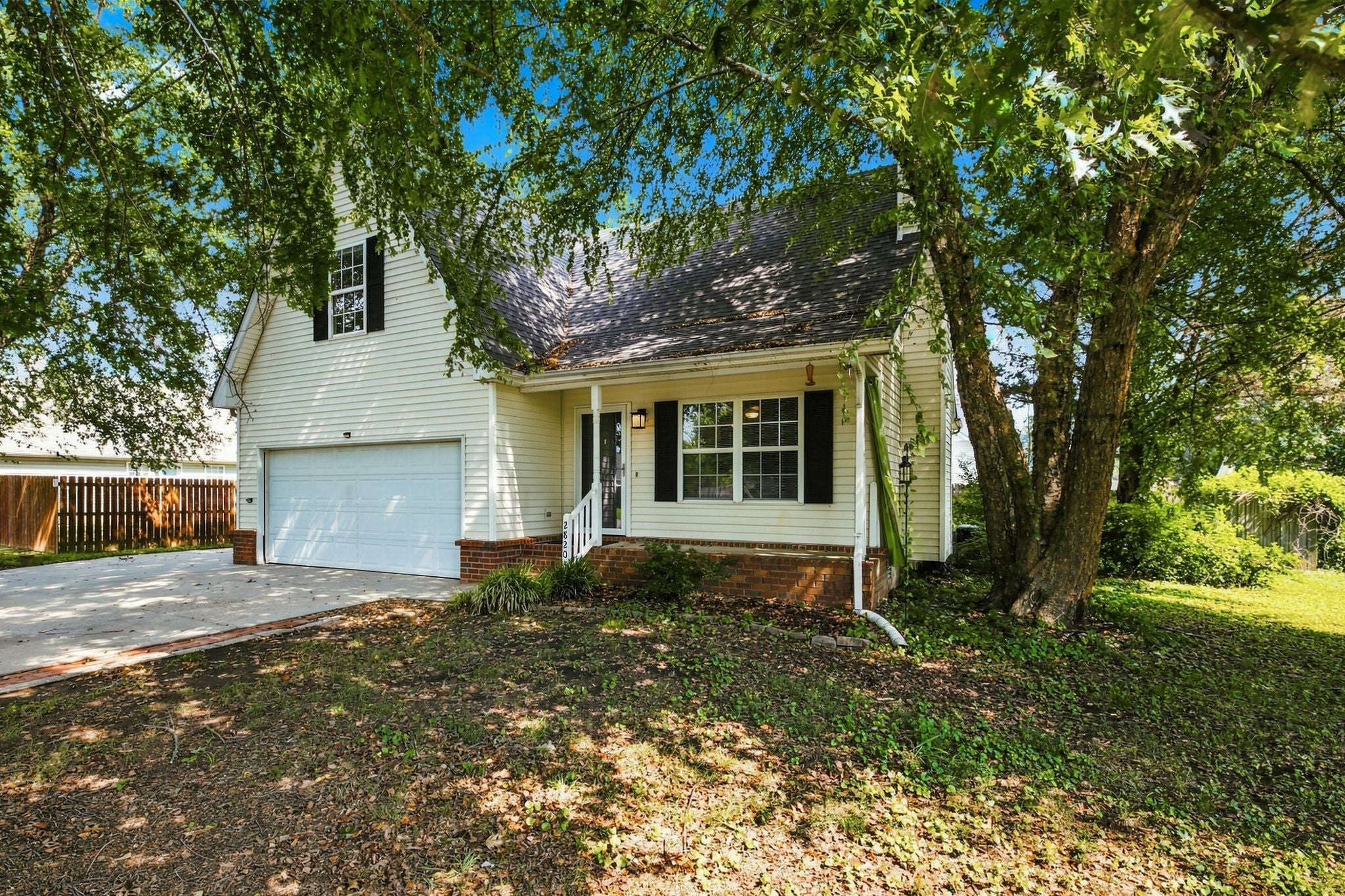 2820 Weybridge Dr