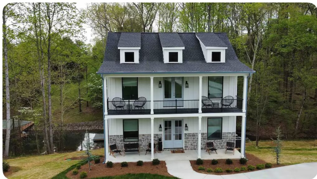 48 White Oak Ln