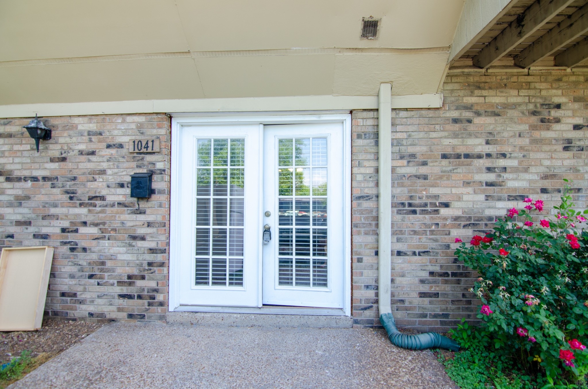 Photo 1 of 10 — 1041 Harold Dr, Nashville, TN 37217