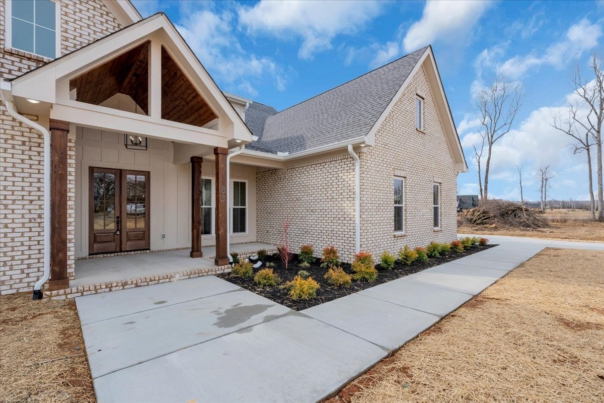 83 Hickory Grove Dr