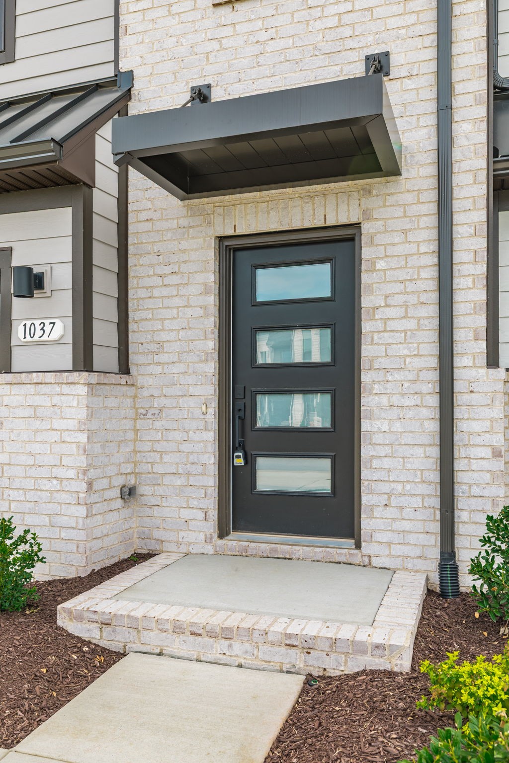 1037 Riverbrook Dr