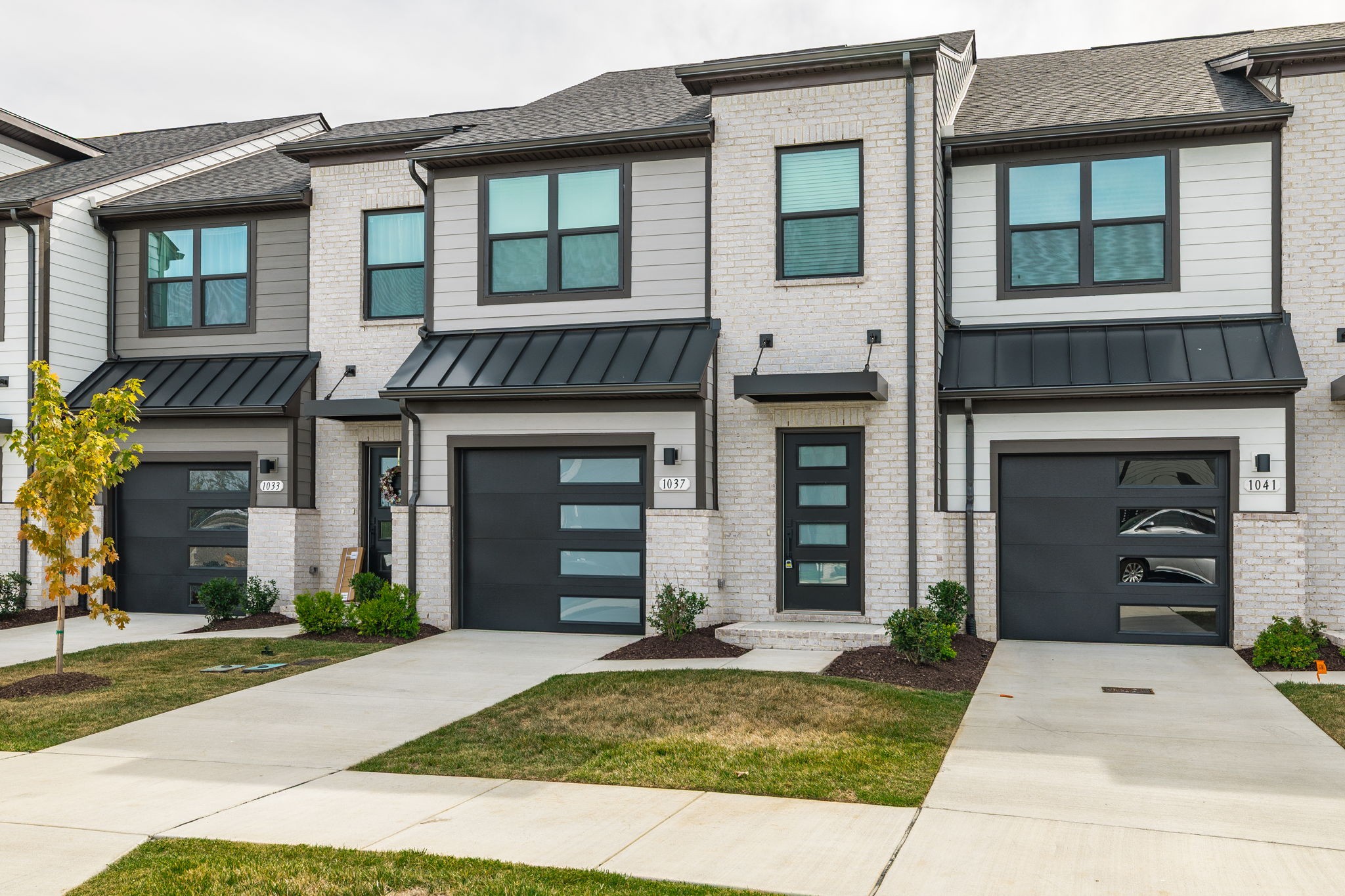 1037 Riverbrook Dr