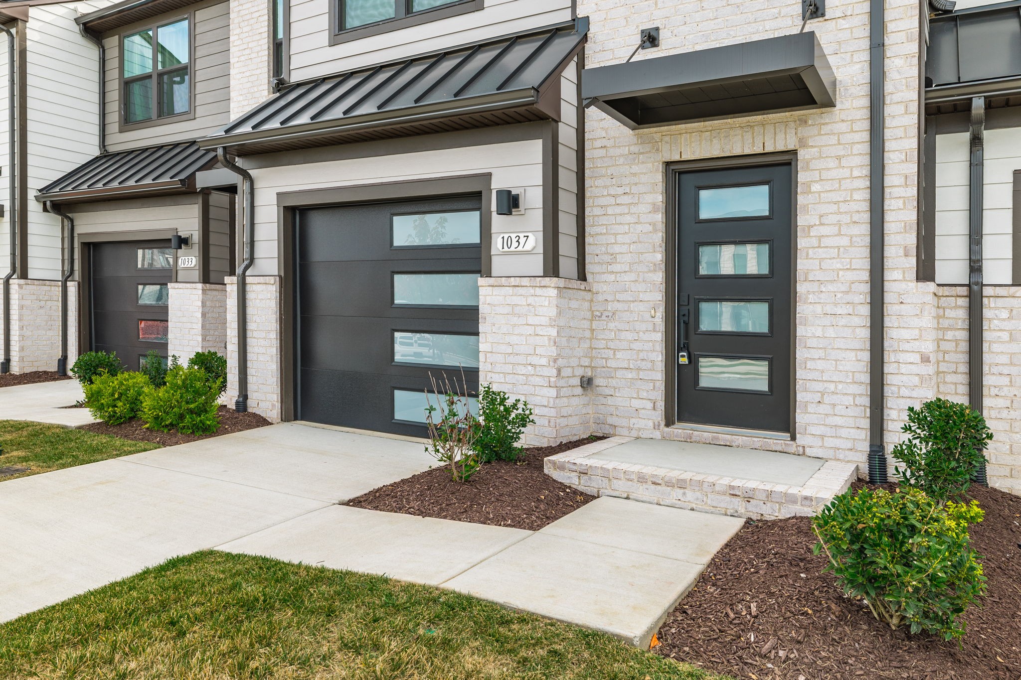 1037 Riverbrook Dr