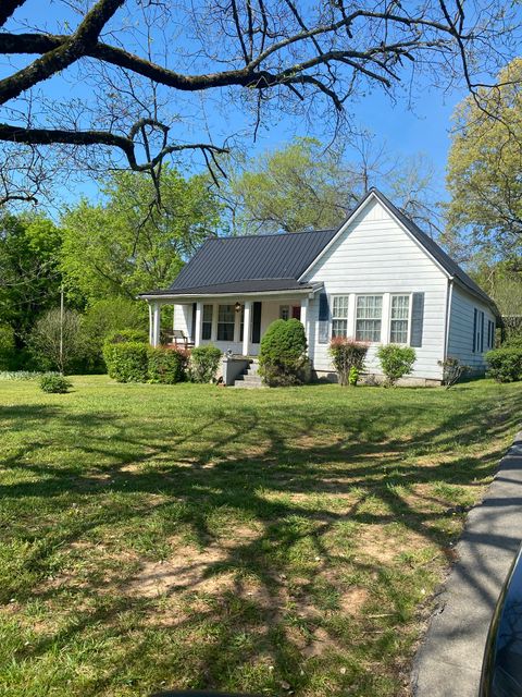Photo of 400 Waterloo St, Lawrenceburg, TN 38464 (MLS # 3180233)