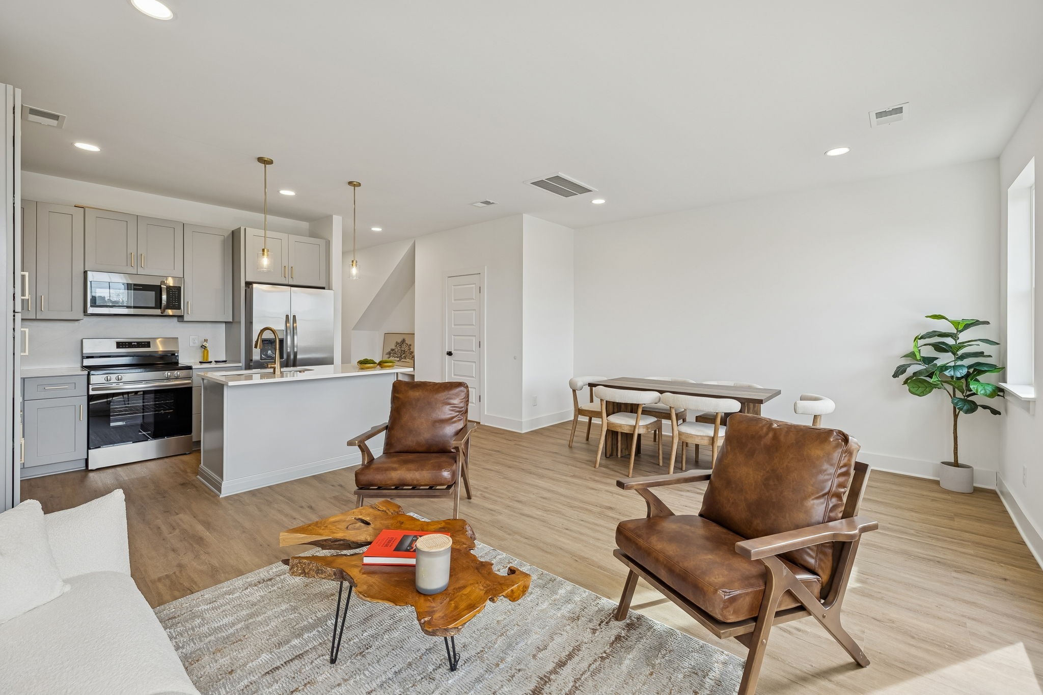 123 High Park Cir 123