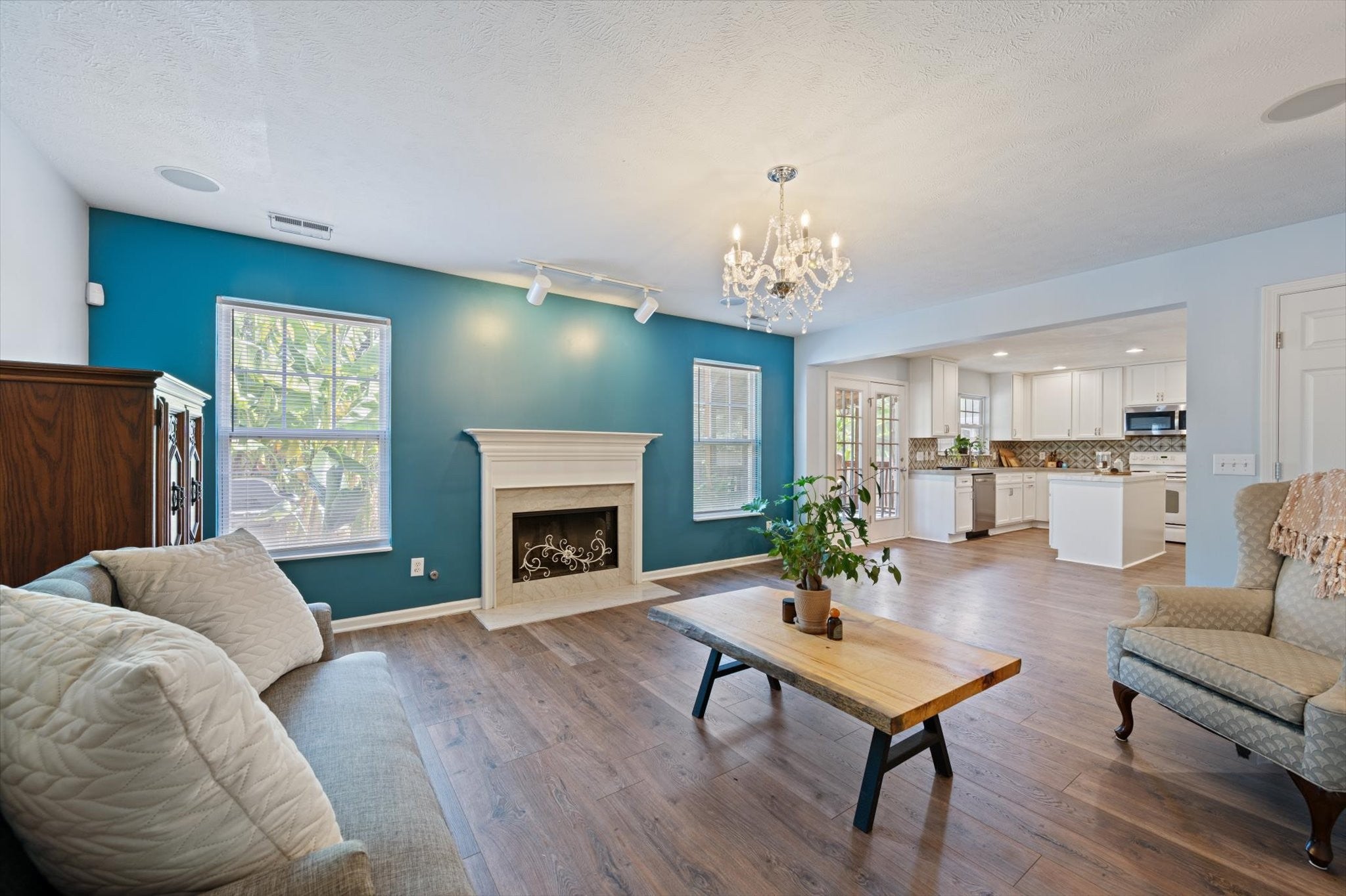4537 Hawthorn Dr