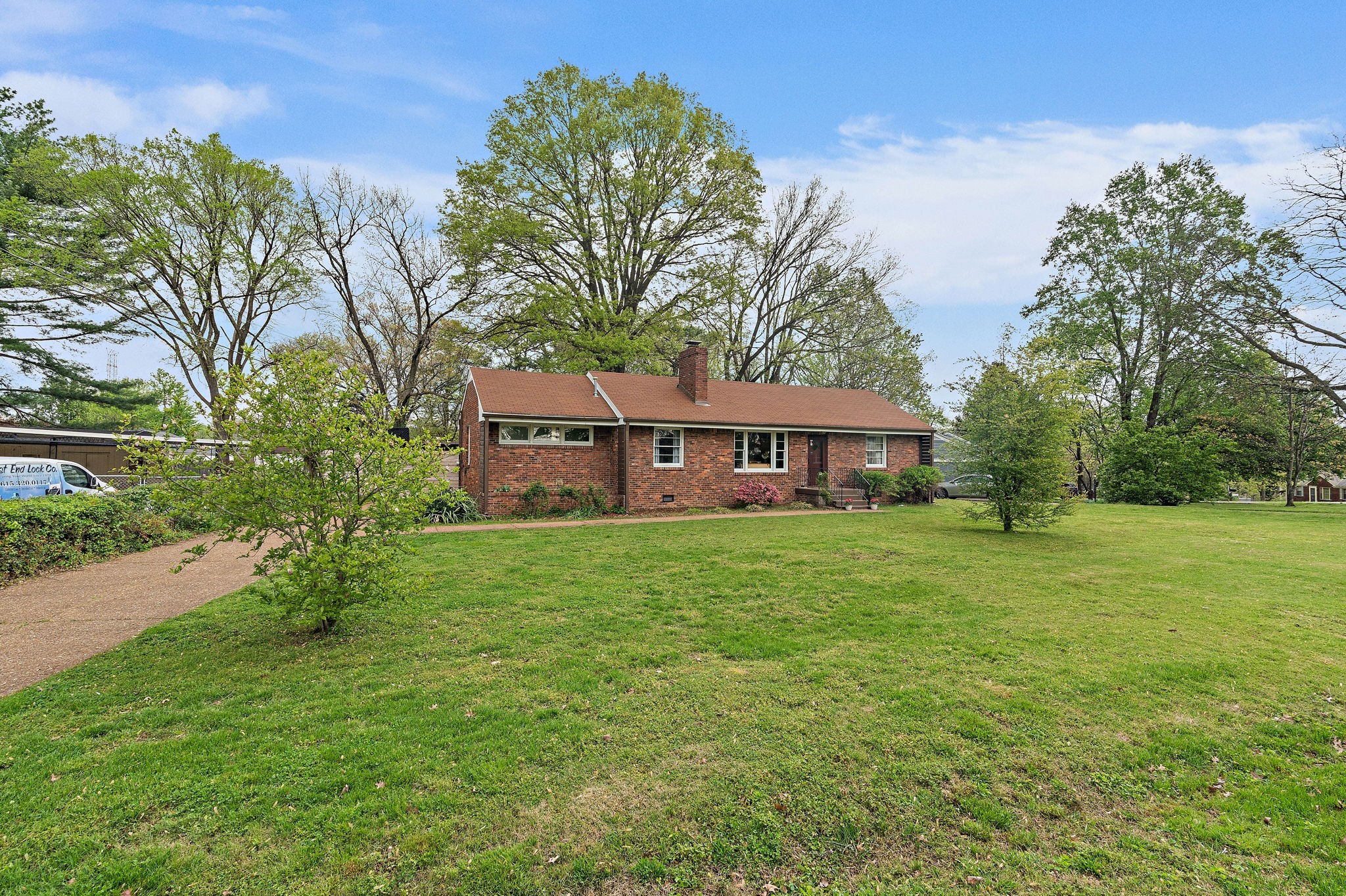 2402 Springview Dr
