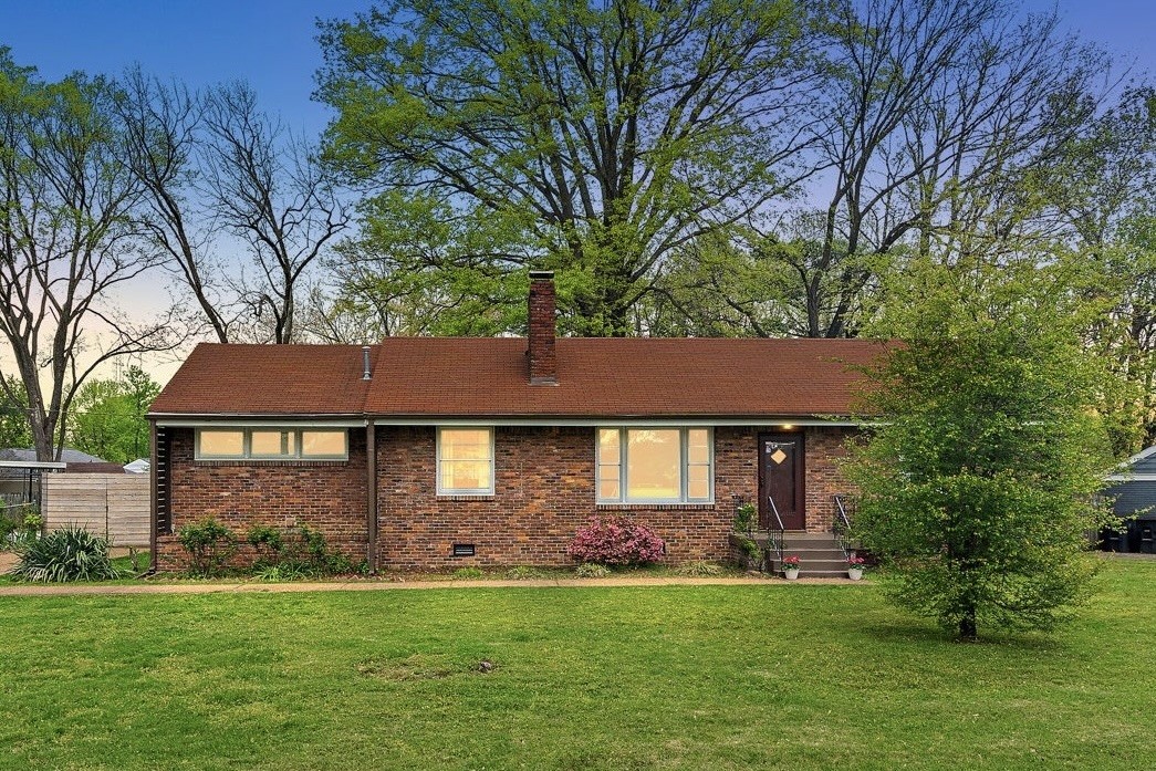 2402 Springview Dr