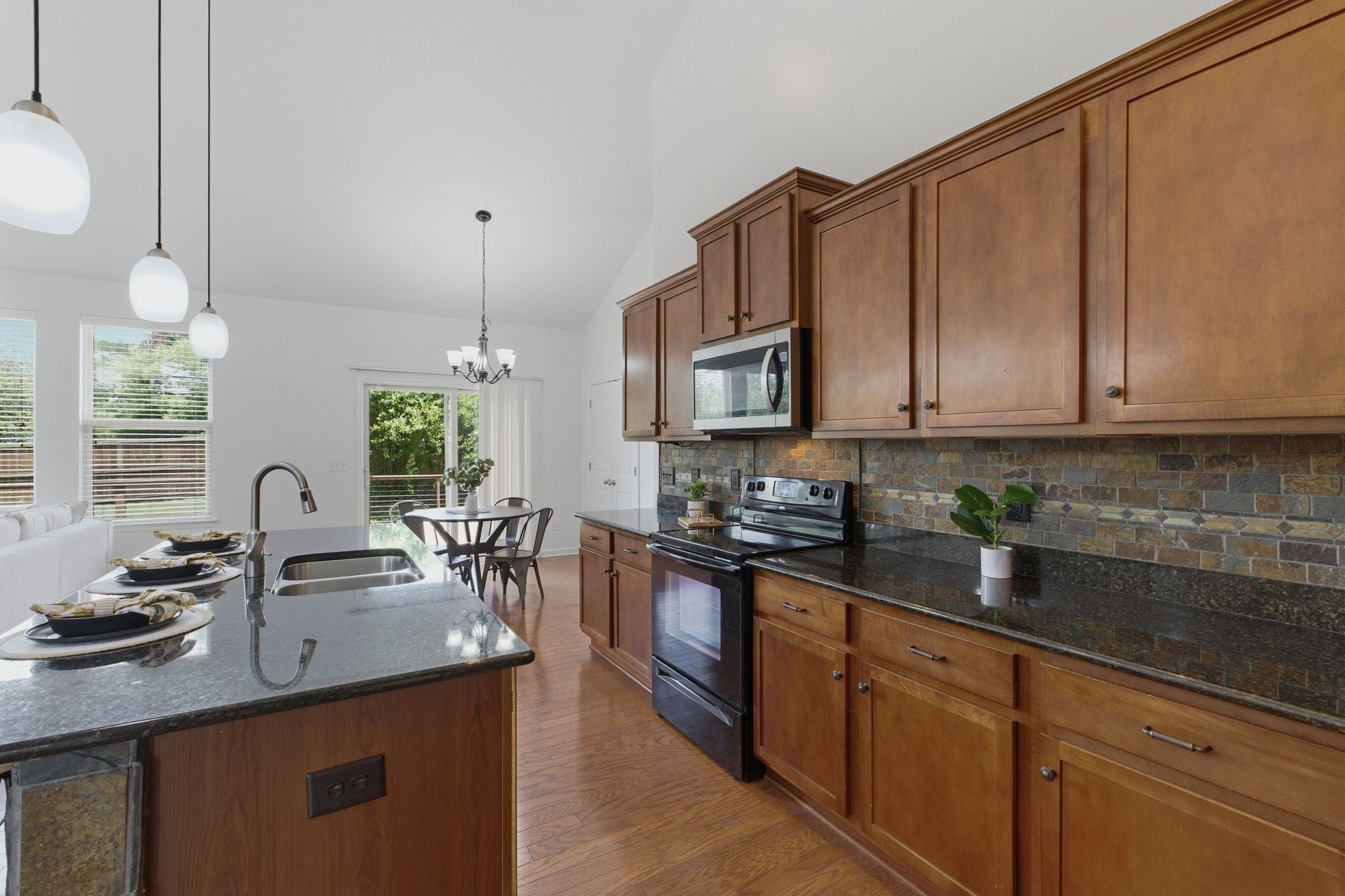 7637 Kemberton Dr E