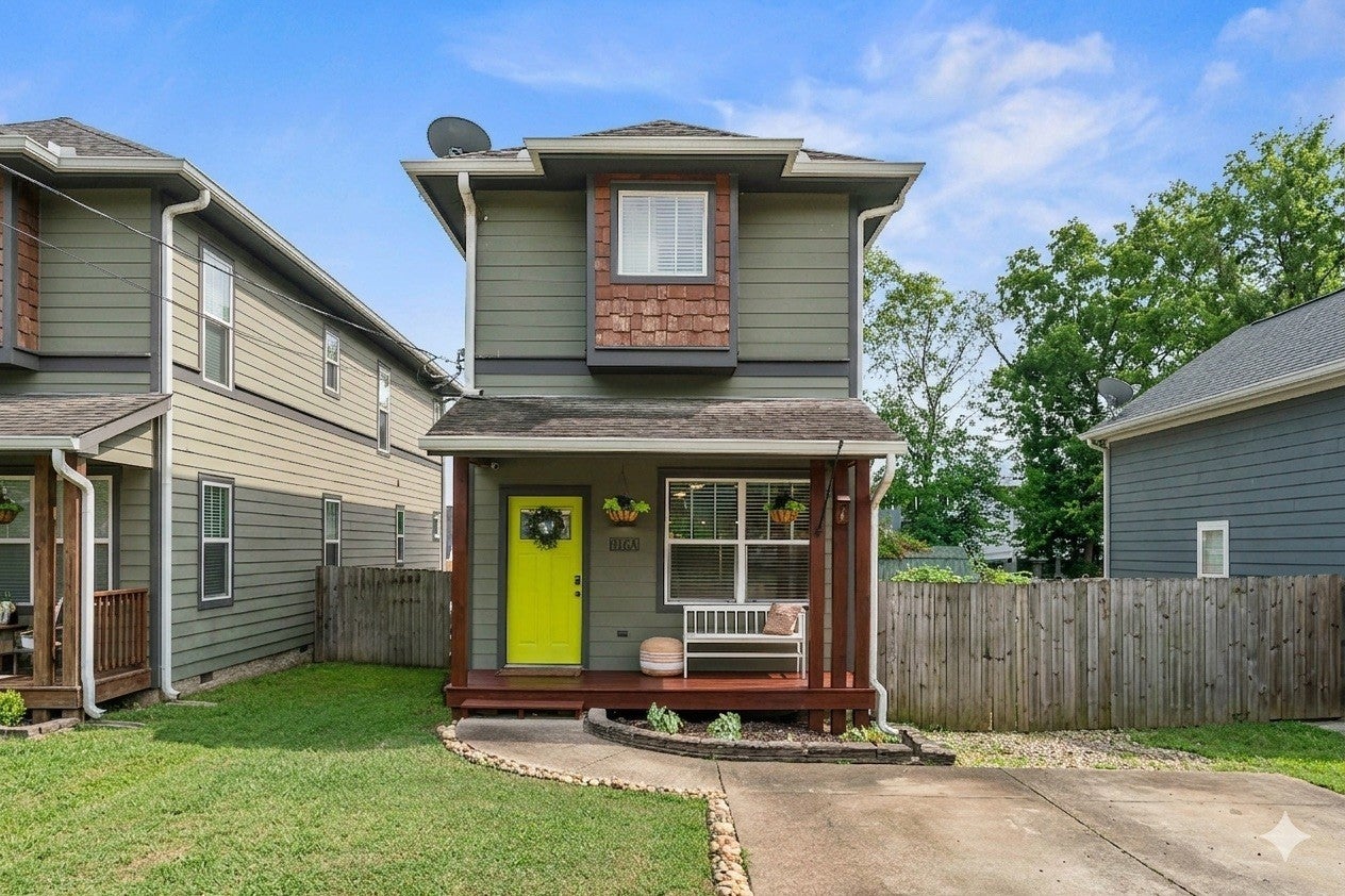 3.0-bed rental at 916a Thomas Ave
