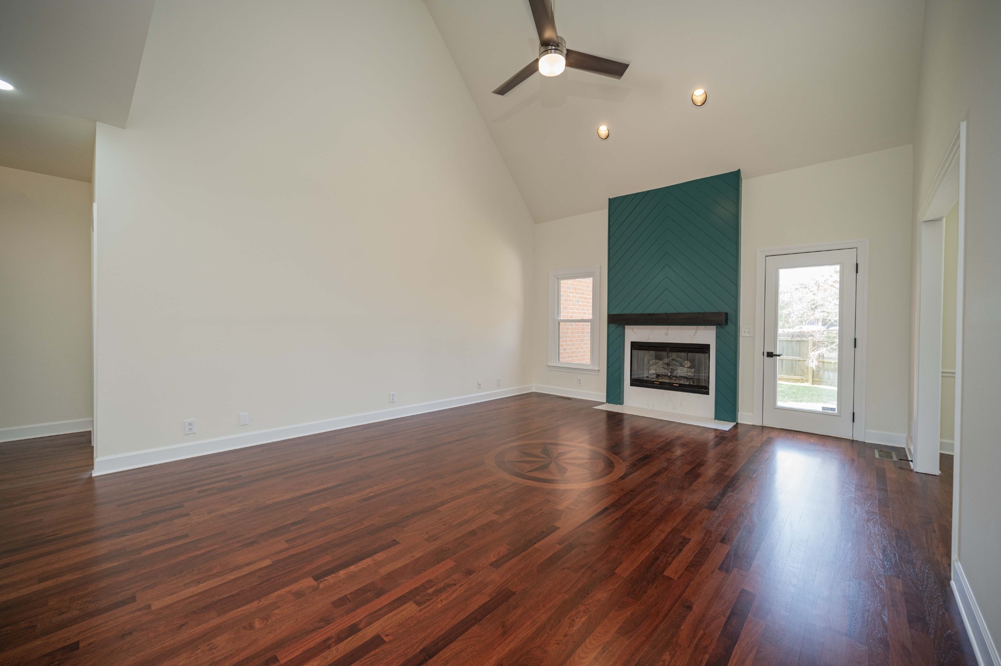 2815 Bowers Ln