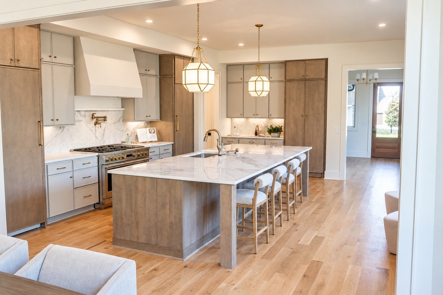 5-bed listing at 2201 Castleman Dr, Nashville