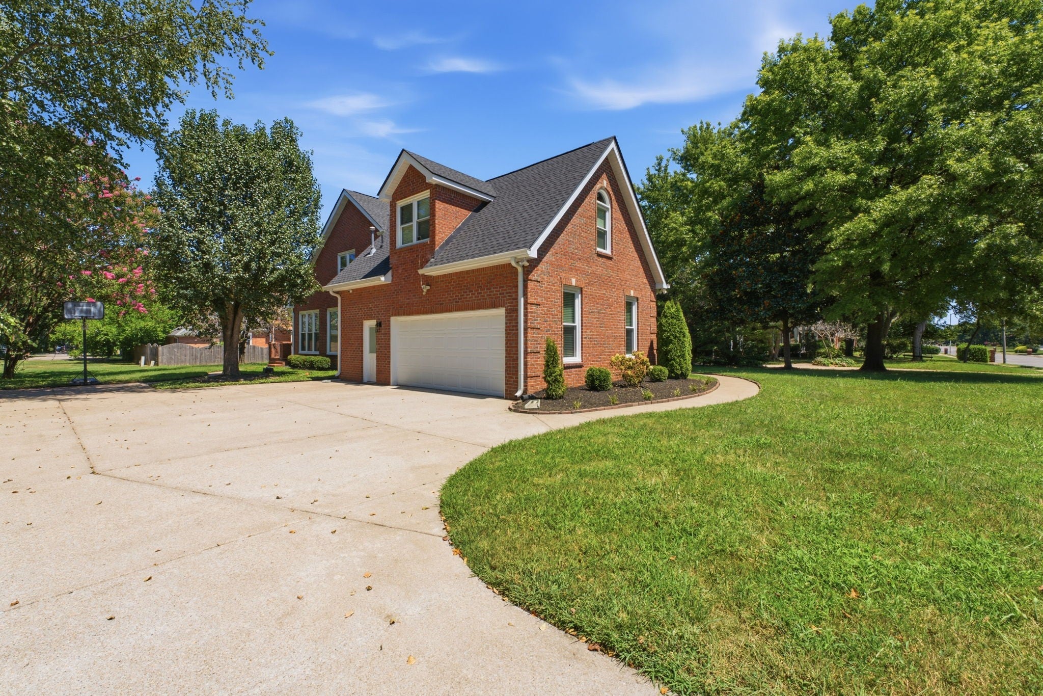 1622 Buckingham Dr