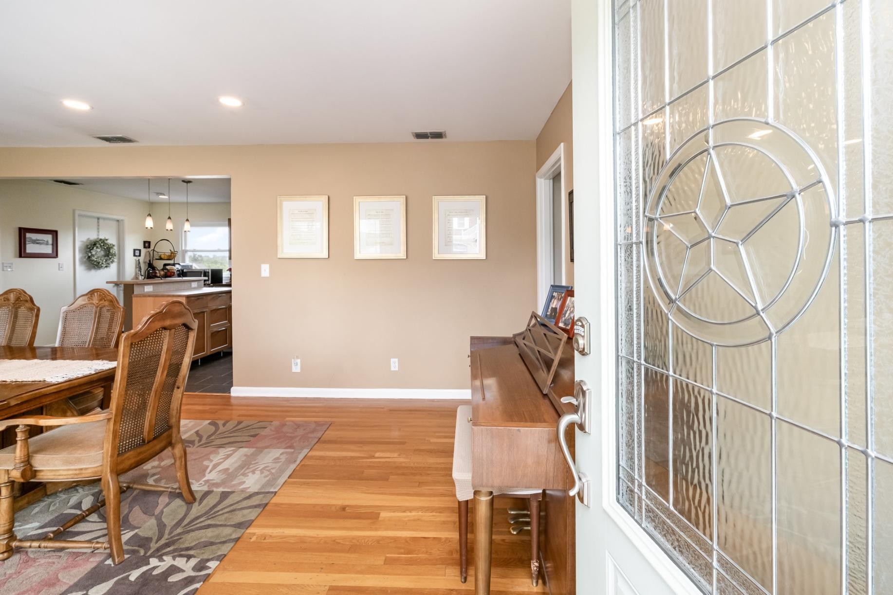 211 Perlen Dr