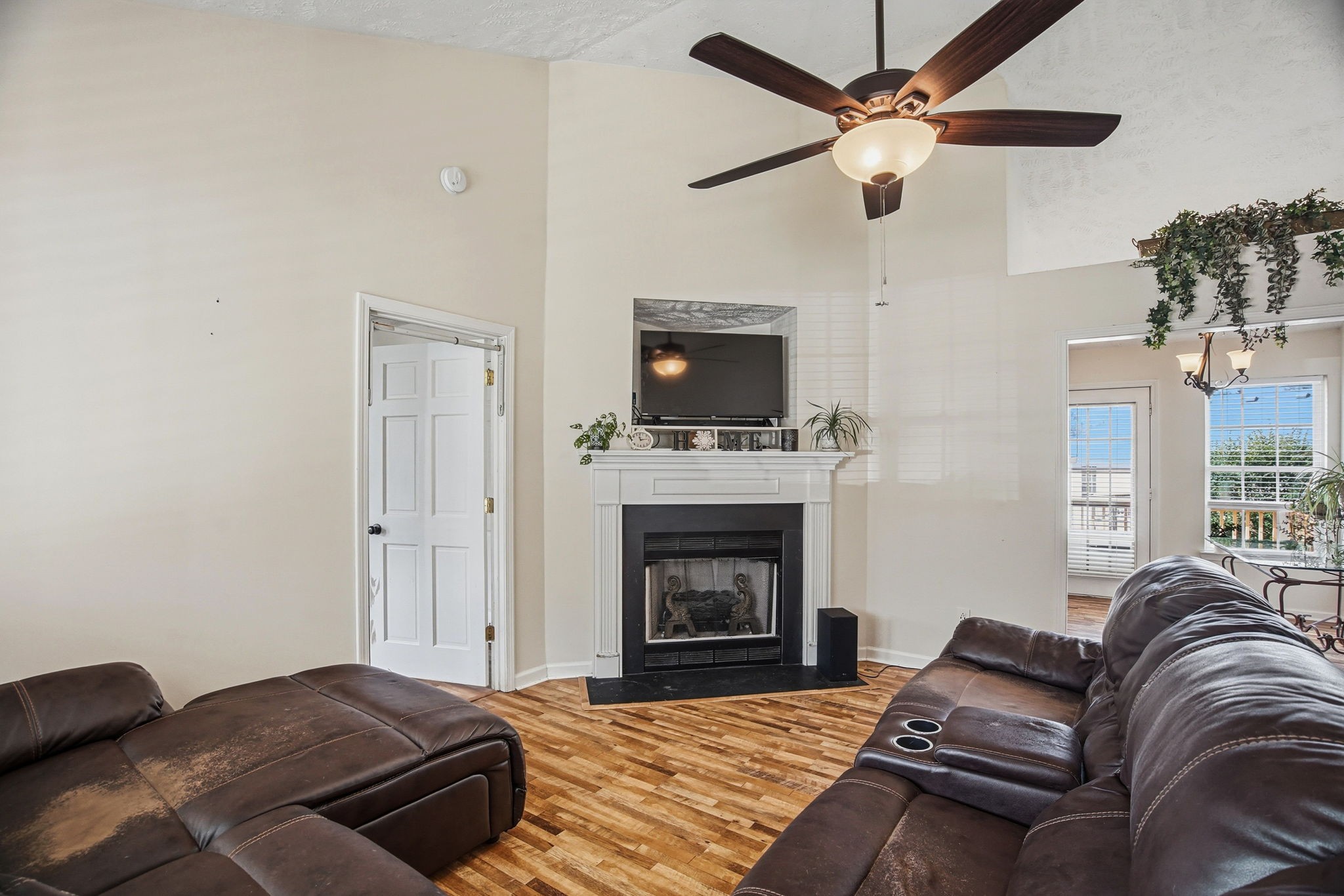 104 Saddlestone Ct S