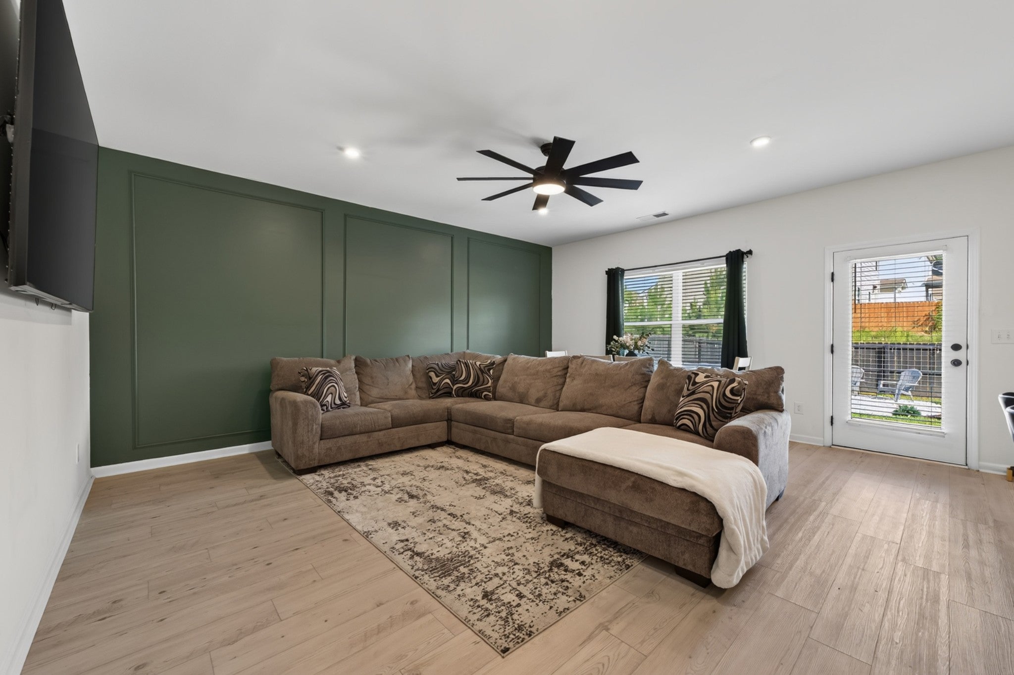 1003 Village Ct