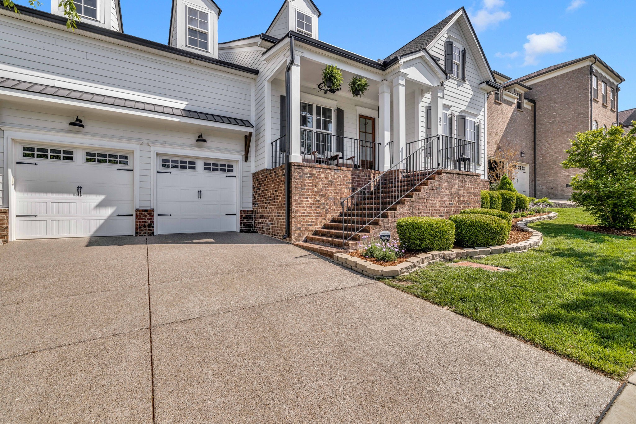 807 Caledonian Ct