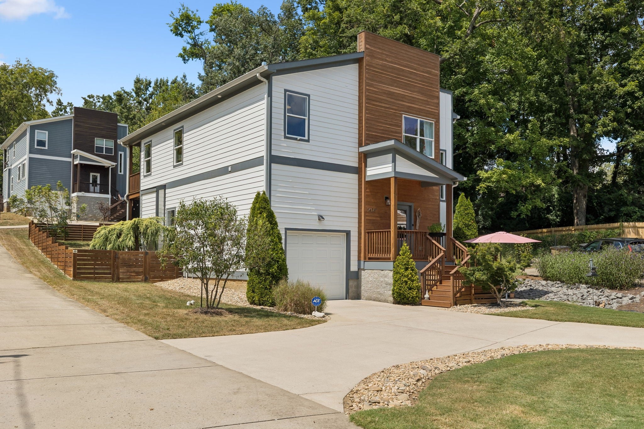3-bed listing at 1428c Riverside Dr, Nashville