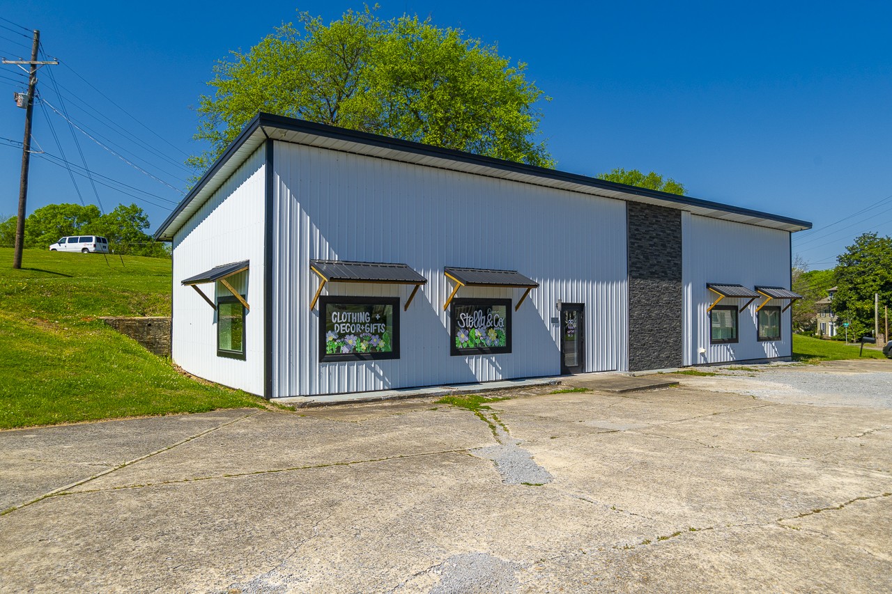 Photo 1 of 25 — 806 Washington St W, Fayetteville, TN 37334