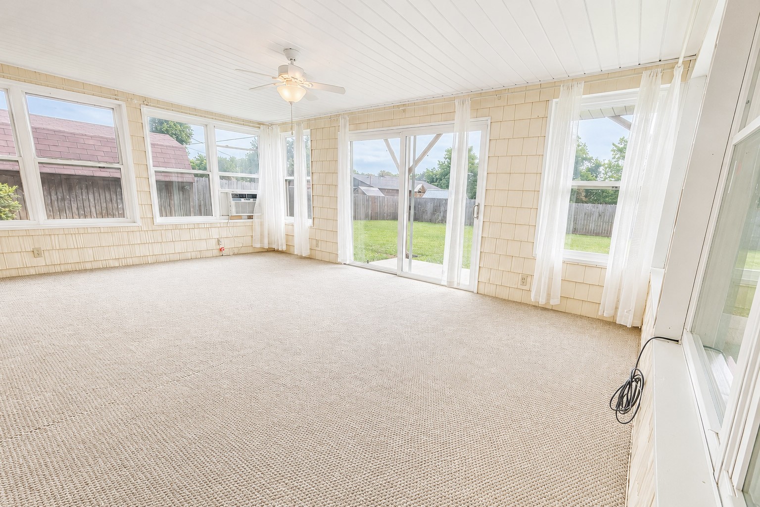 215 Oakview Cir