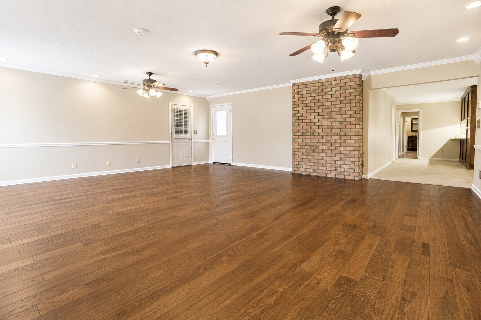 215 Oakview Cir