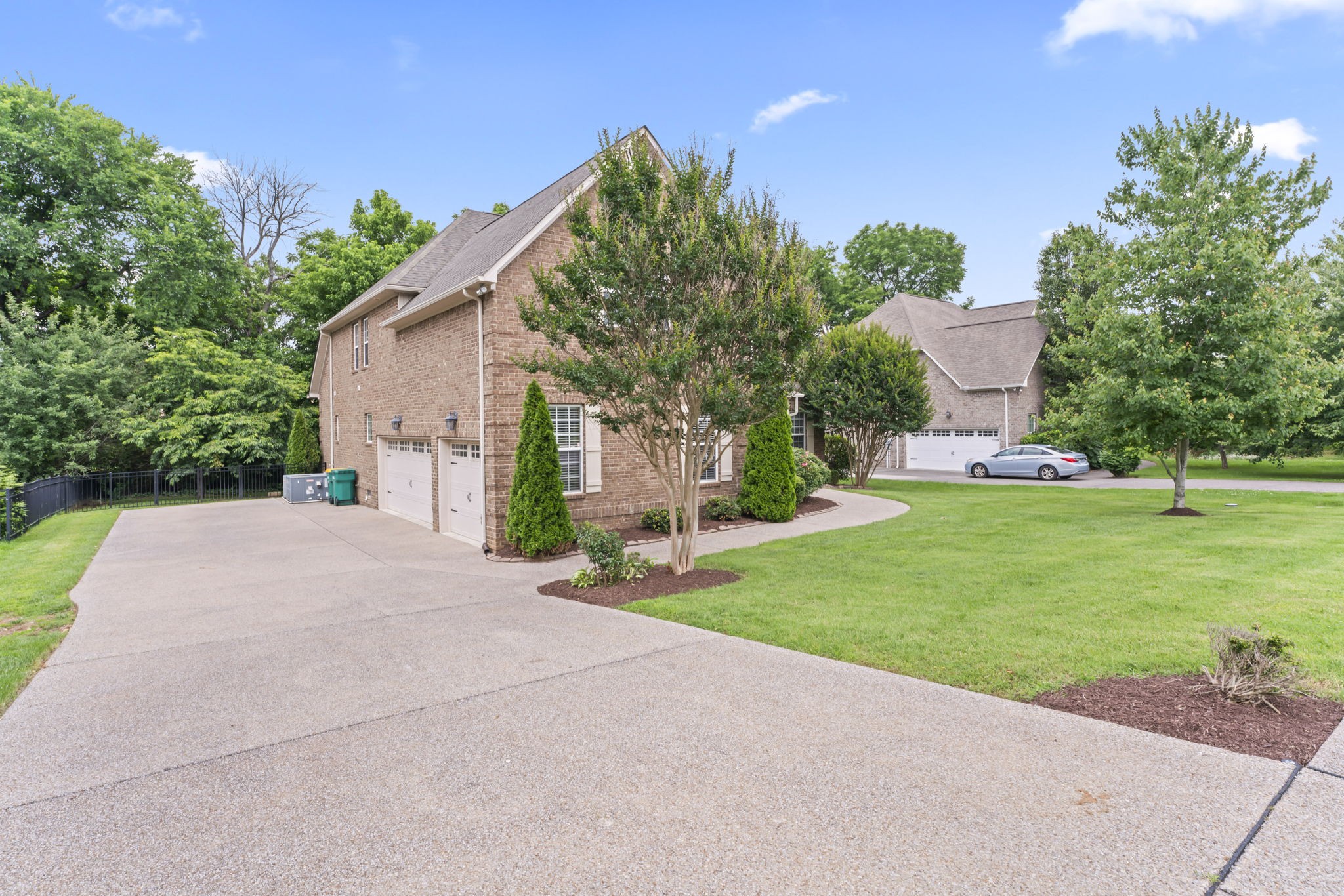 1002 Glessner Dr