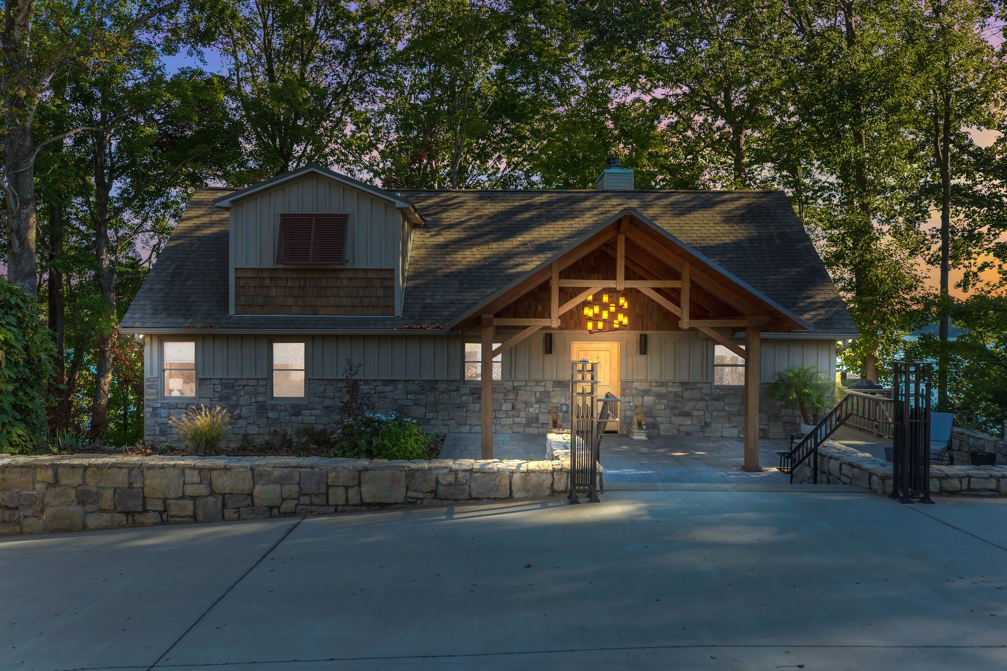 740 Bluff Dr