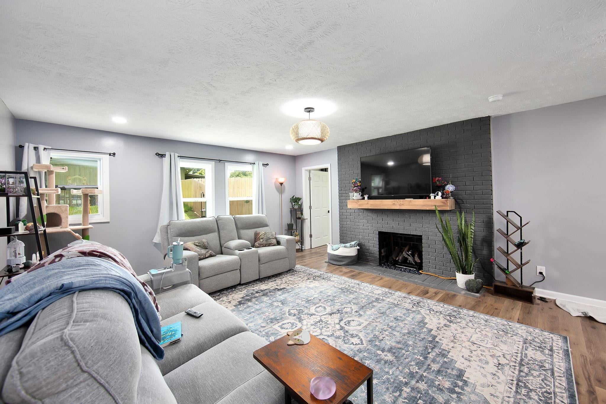 16 OAK GROVE RD