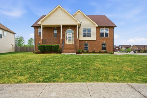 Photo of 1700 Winterhaven Ct, Clarksville, TN 37042 (MLS # 3168810)