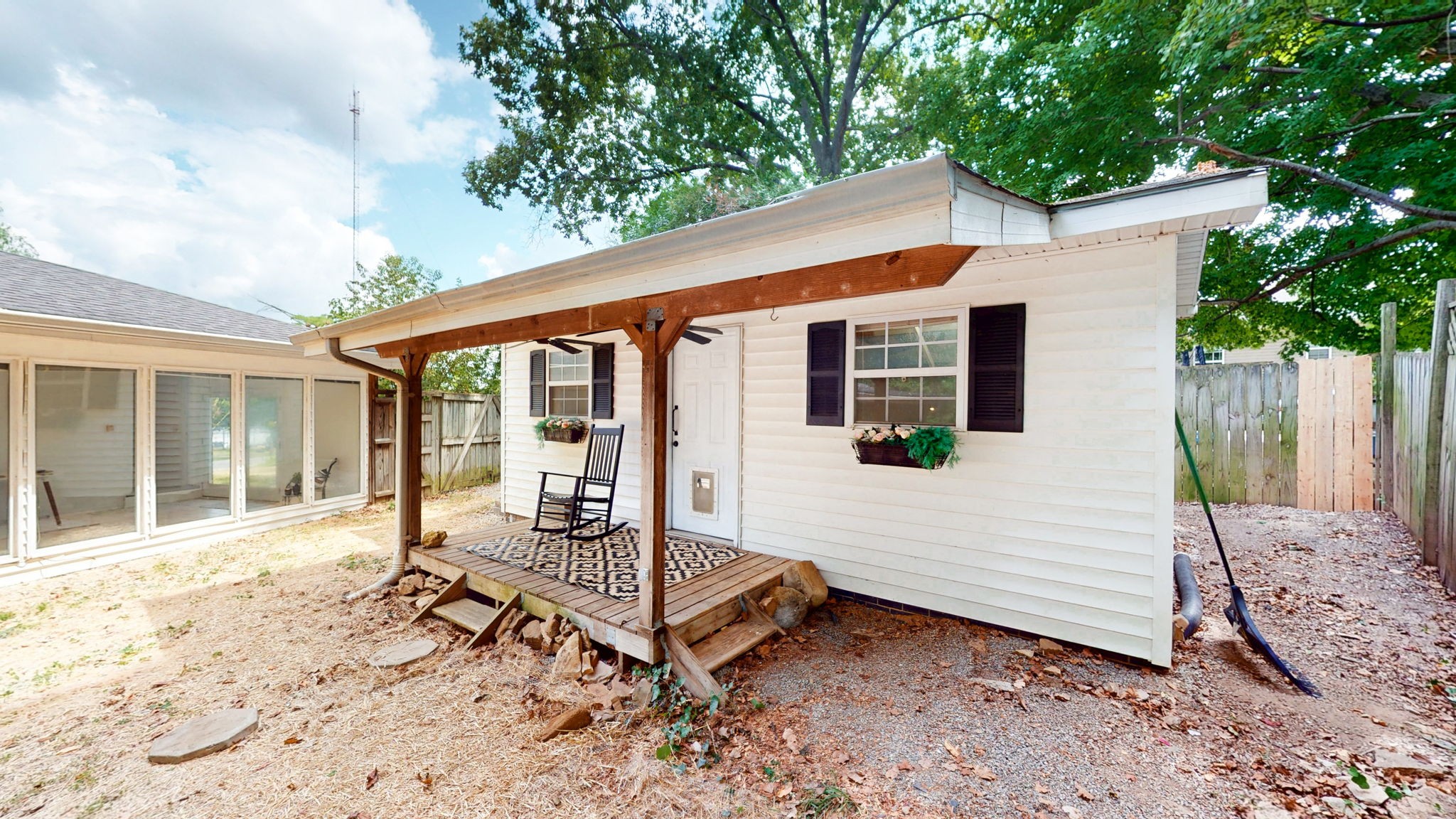 100 Pitt Ln