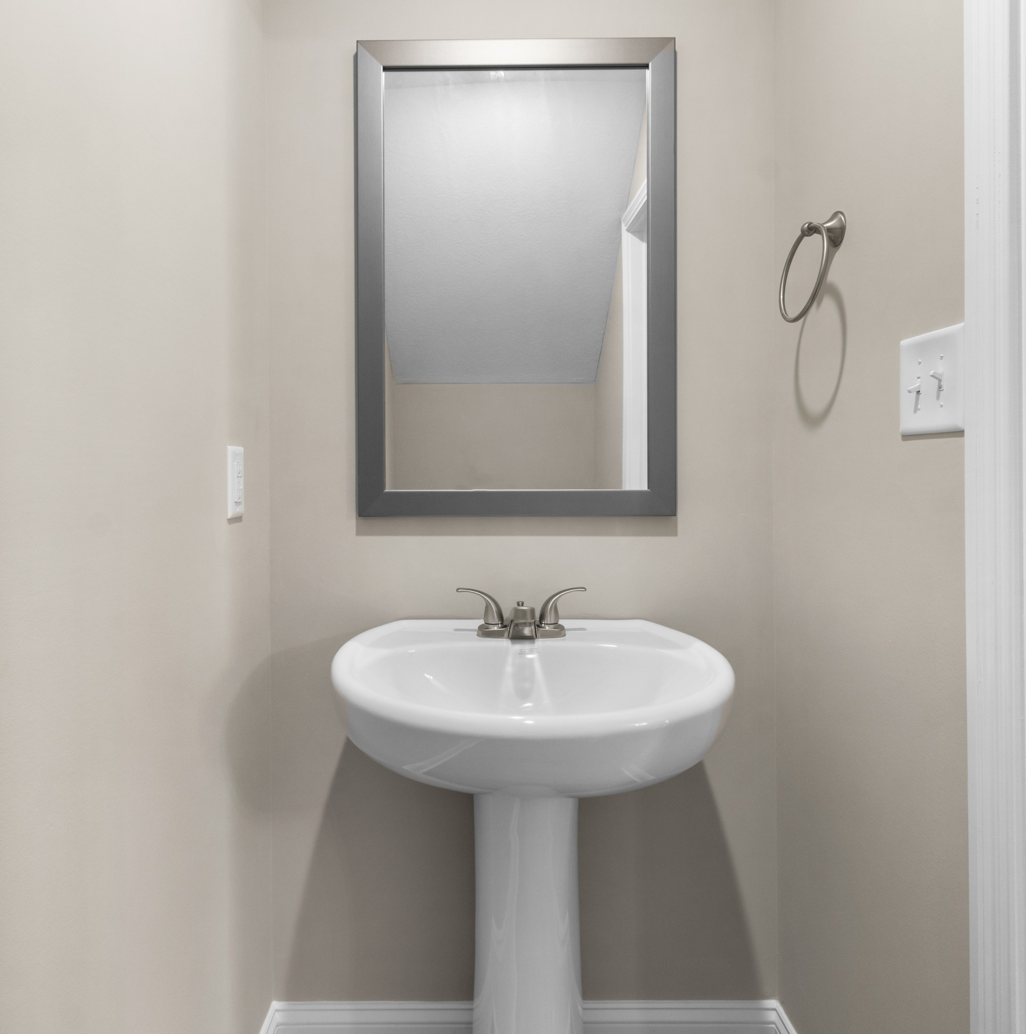 Clarksville, Tennessee 37043, United States, 5 Bedrooms Bedrooms, ,3 BathroomsBathrooms,Residential,Active,58060