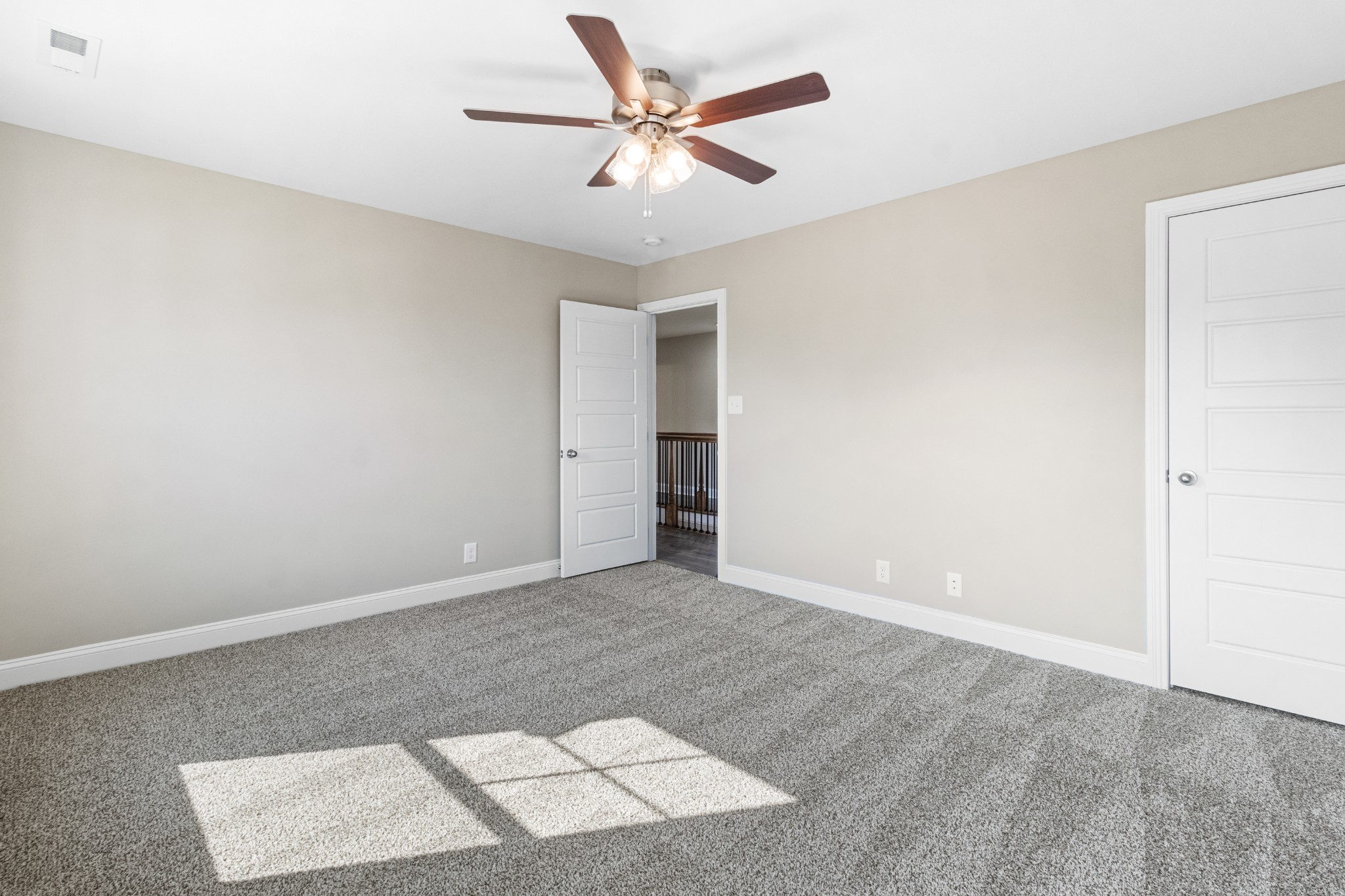 Clarksville, Tennessee 37043, United States, 5 Bedrooms Bedrooms, ,3 BathroomsBathrooms,Residential,Active,58060