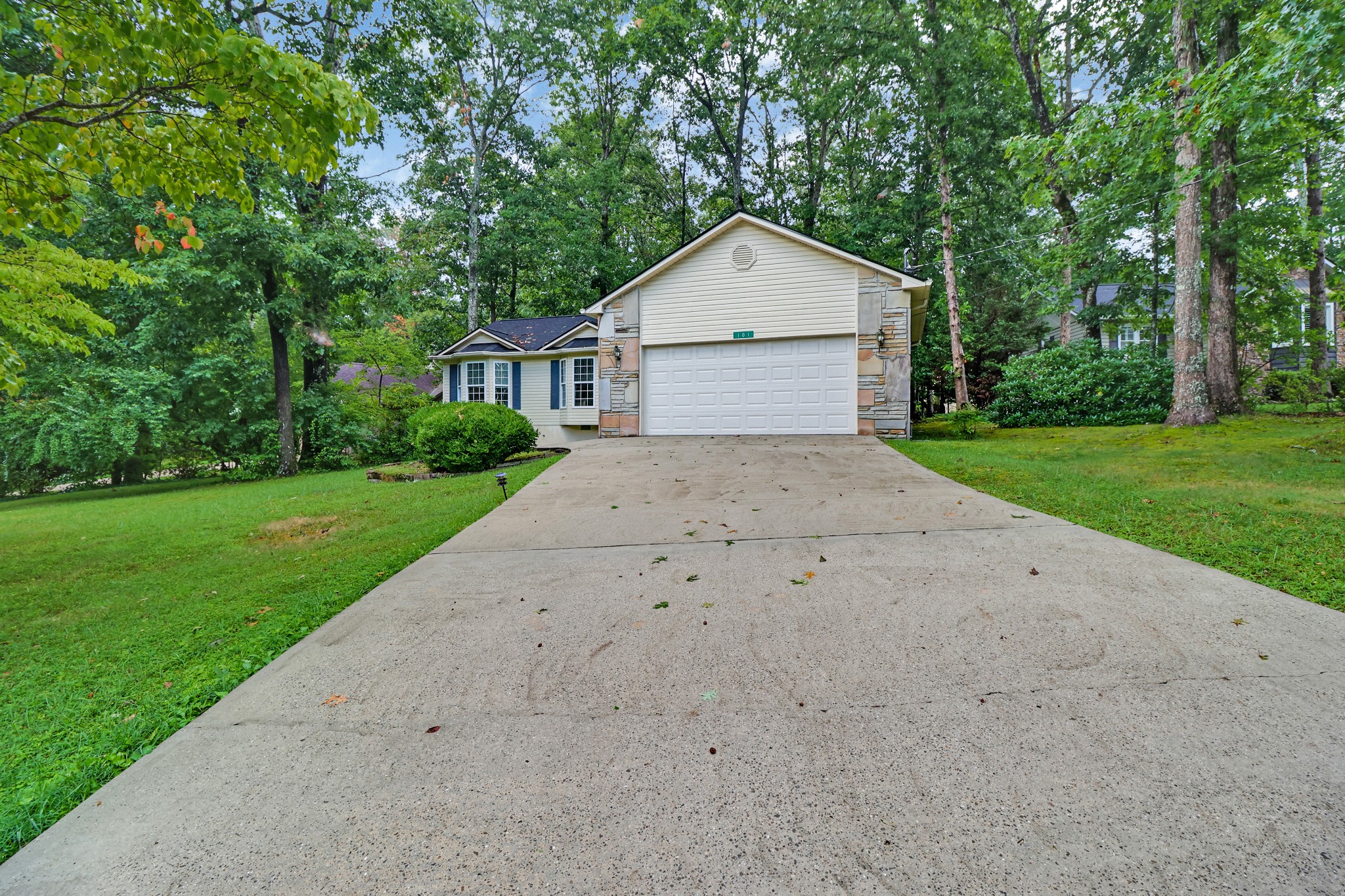 101 Ashdown Ln