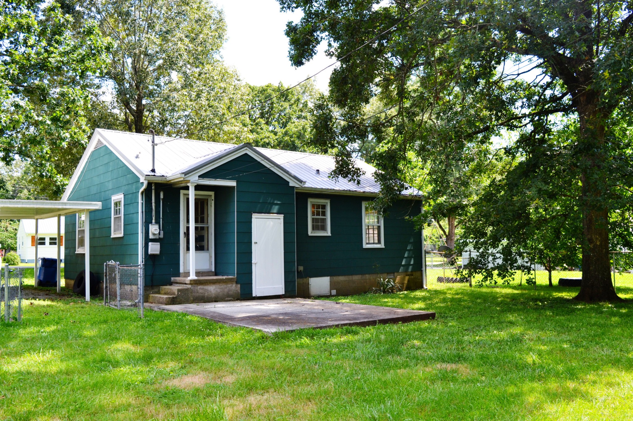 1203 Woodland Dr