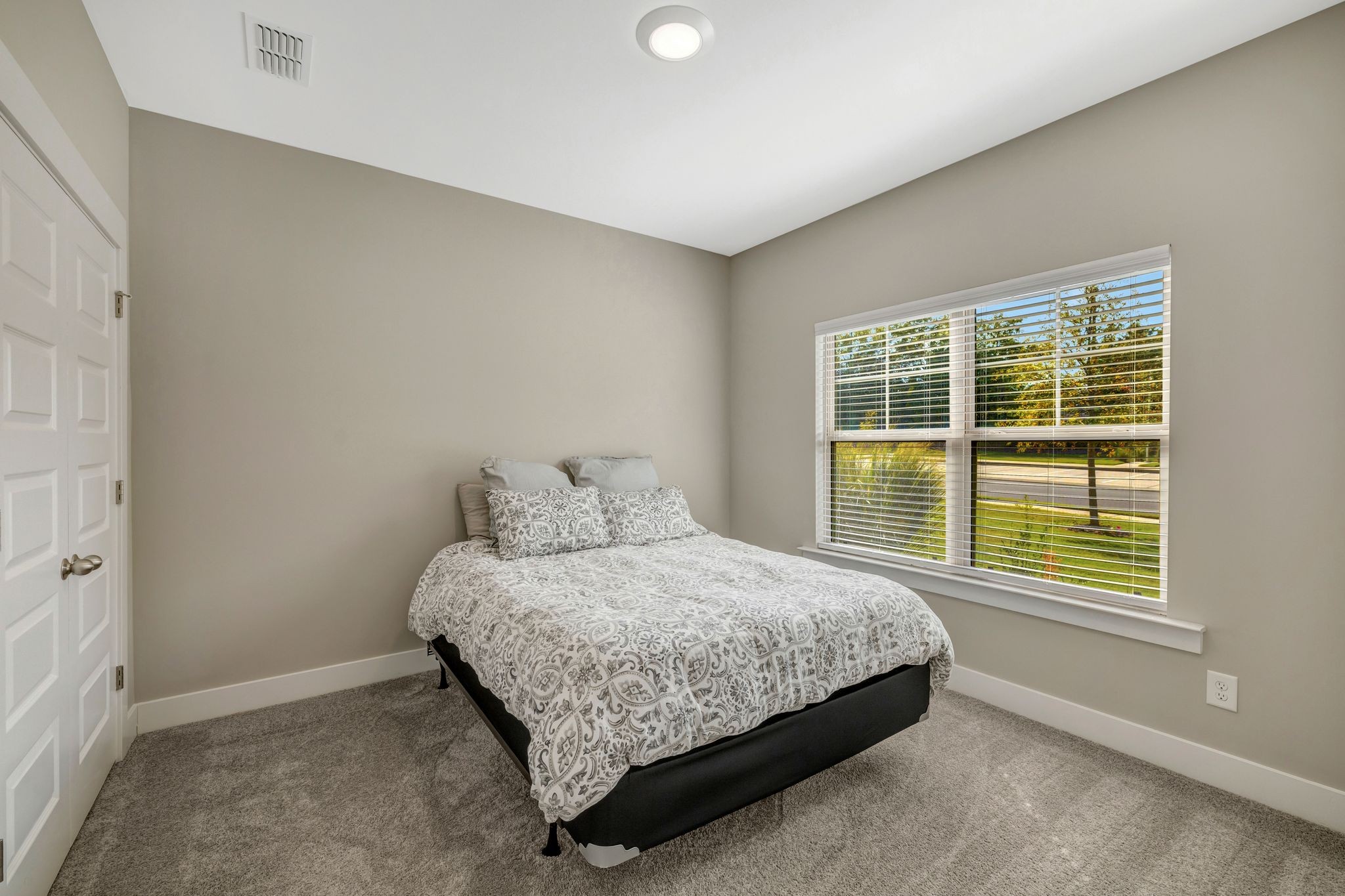 Murfreesboro, Tennessee 37128, United States, 2 Bedrooms Bedrooms, ,2 BathroomsBathrooms,Residential,Active,218479