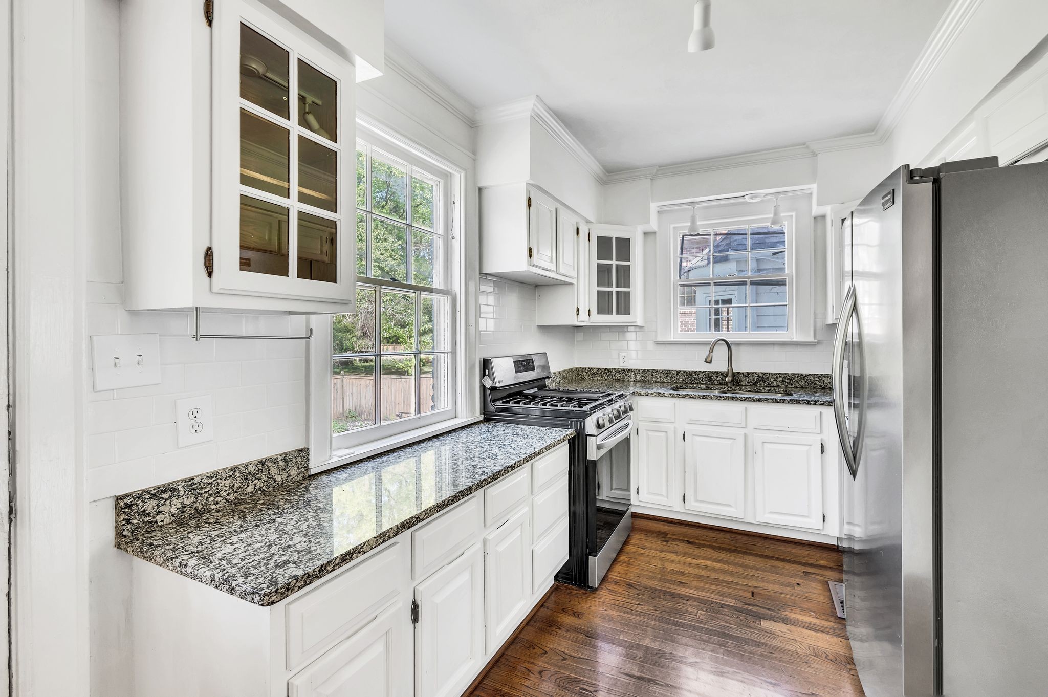 Nashville, Tennessee 37215, United States, 3 Bedrooms Bedrooms, ,2 BathroomsBathrooms,Residential,Active,39904