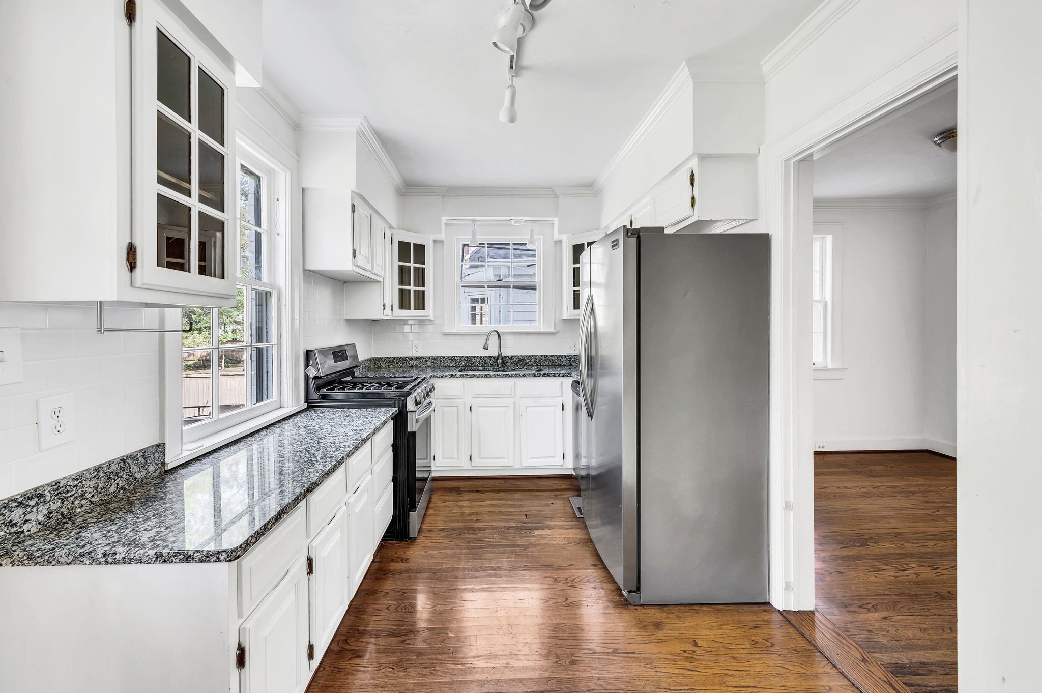 Nashville, Tennessee 37215, United States, 3 Bedrooms Bedrooms, ,2 BathroomsBathrooms,Residential,Active,39904