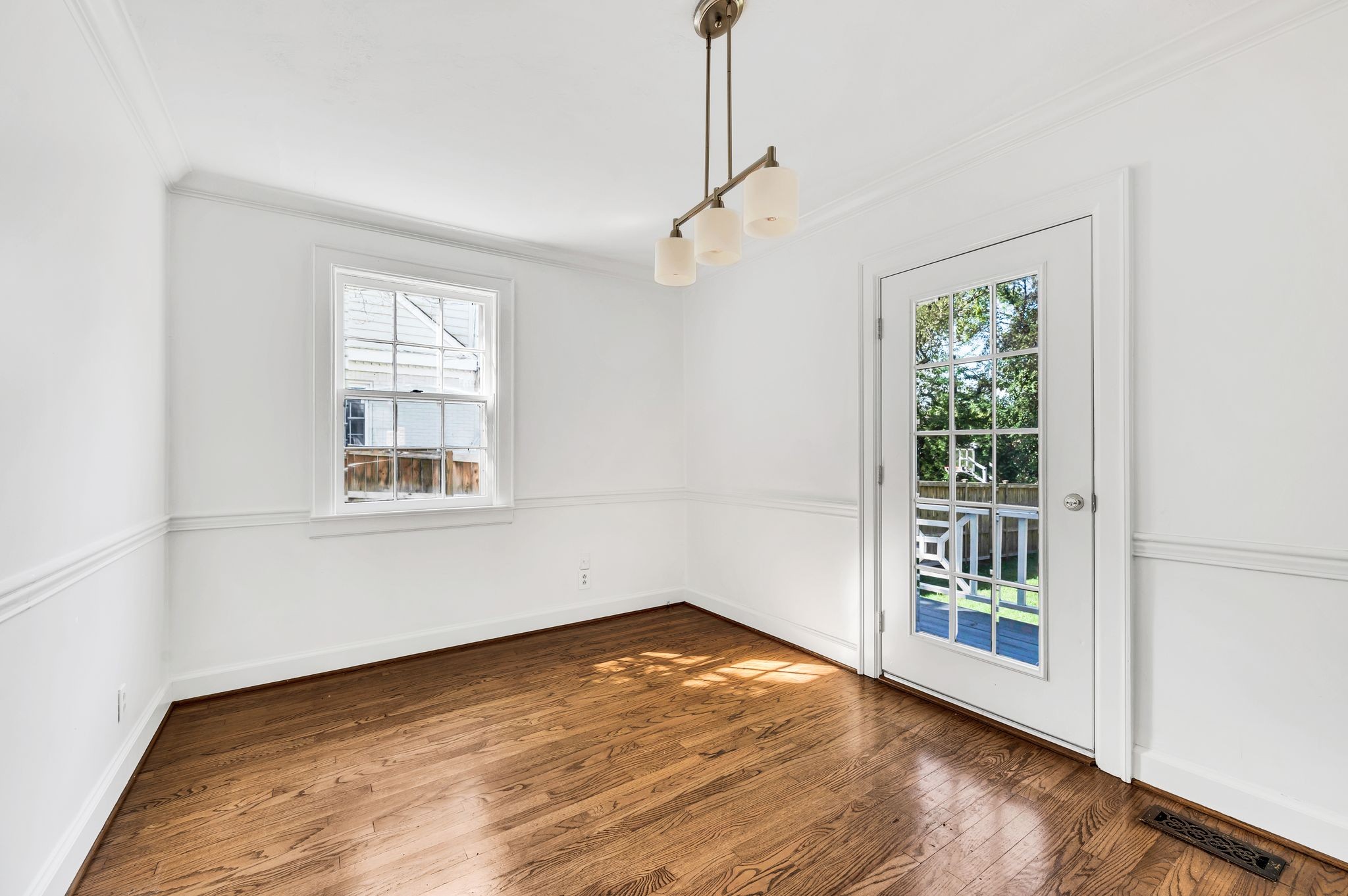 Nashville, Tennessee 37215, United States, 3 Bedrooms Bedrooms, ,2 BathroomsBathrooms,Residential,Active,39904