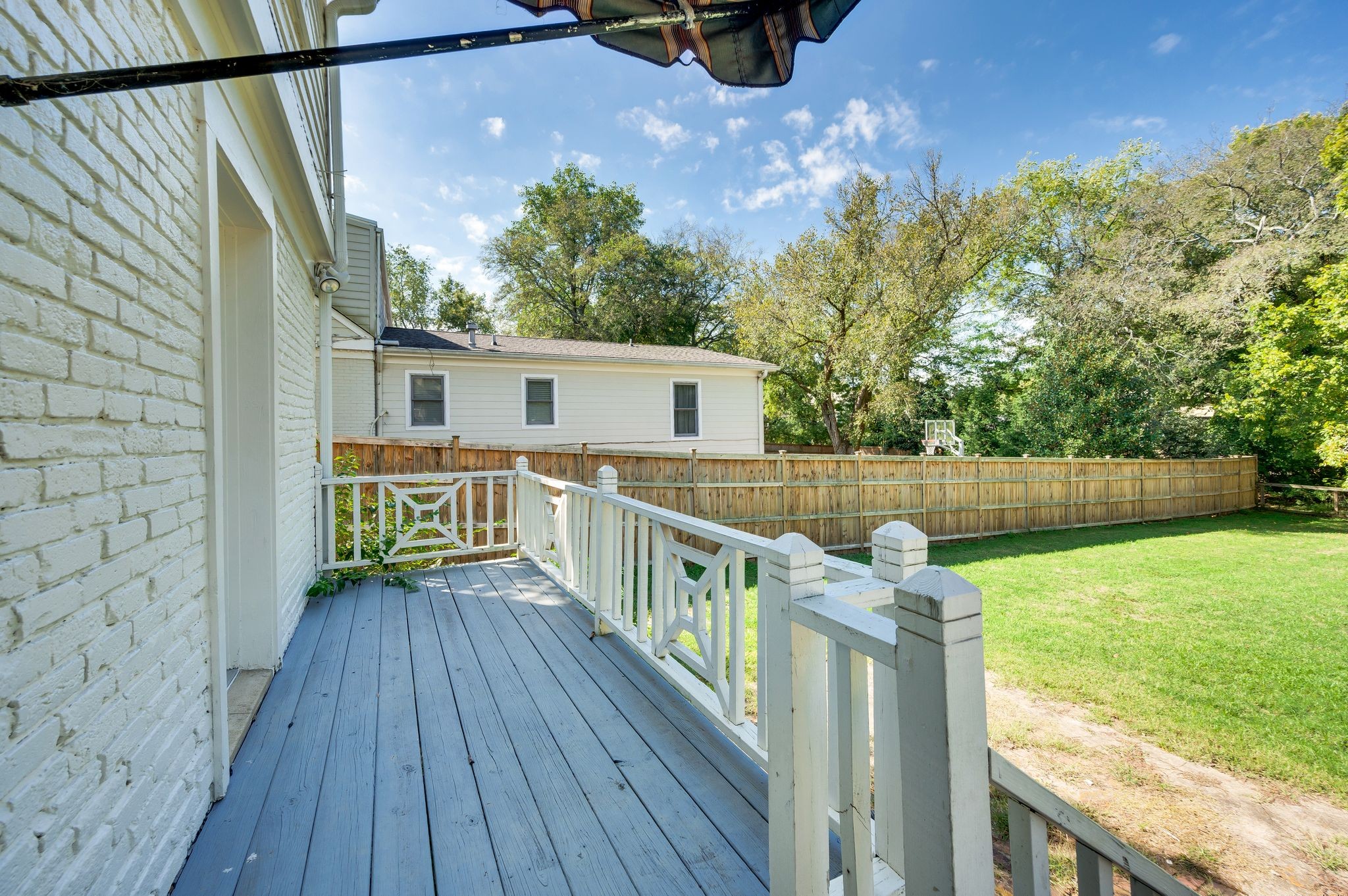 Nashville, Tennessee 37215, United States, 3 Bedrooms Bedrooms, ,2 BathroomsBathrooms,Residential,Active,39904