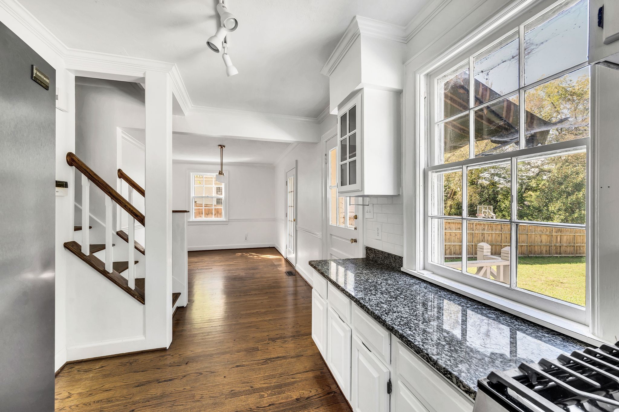 Nashville, Tennessee 37215, United States, 3 Bedrooms Bedrooms, ,2 BathroomsBathrooms,Residential,Active,39904