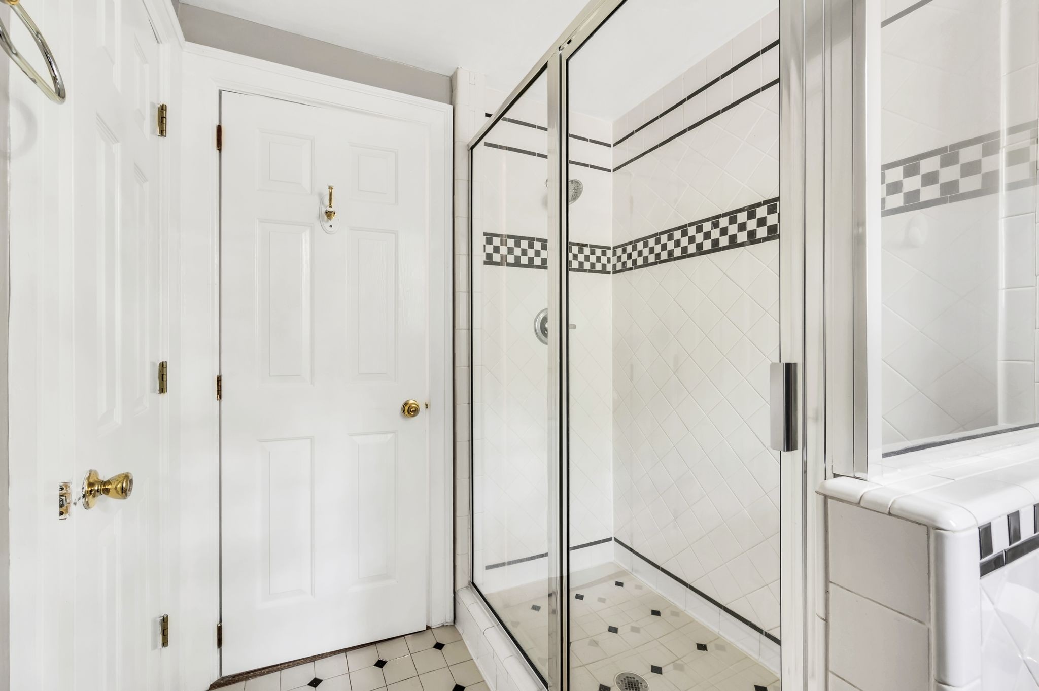 Nashville, Tennessee 37215, United States, 3 Bedrooms Bedrooms, ,2 BathroomsBathrooms,Residential,Active,39904