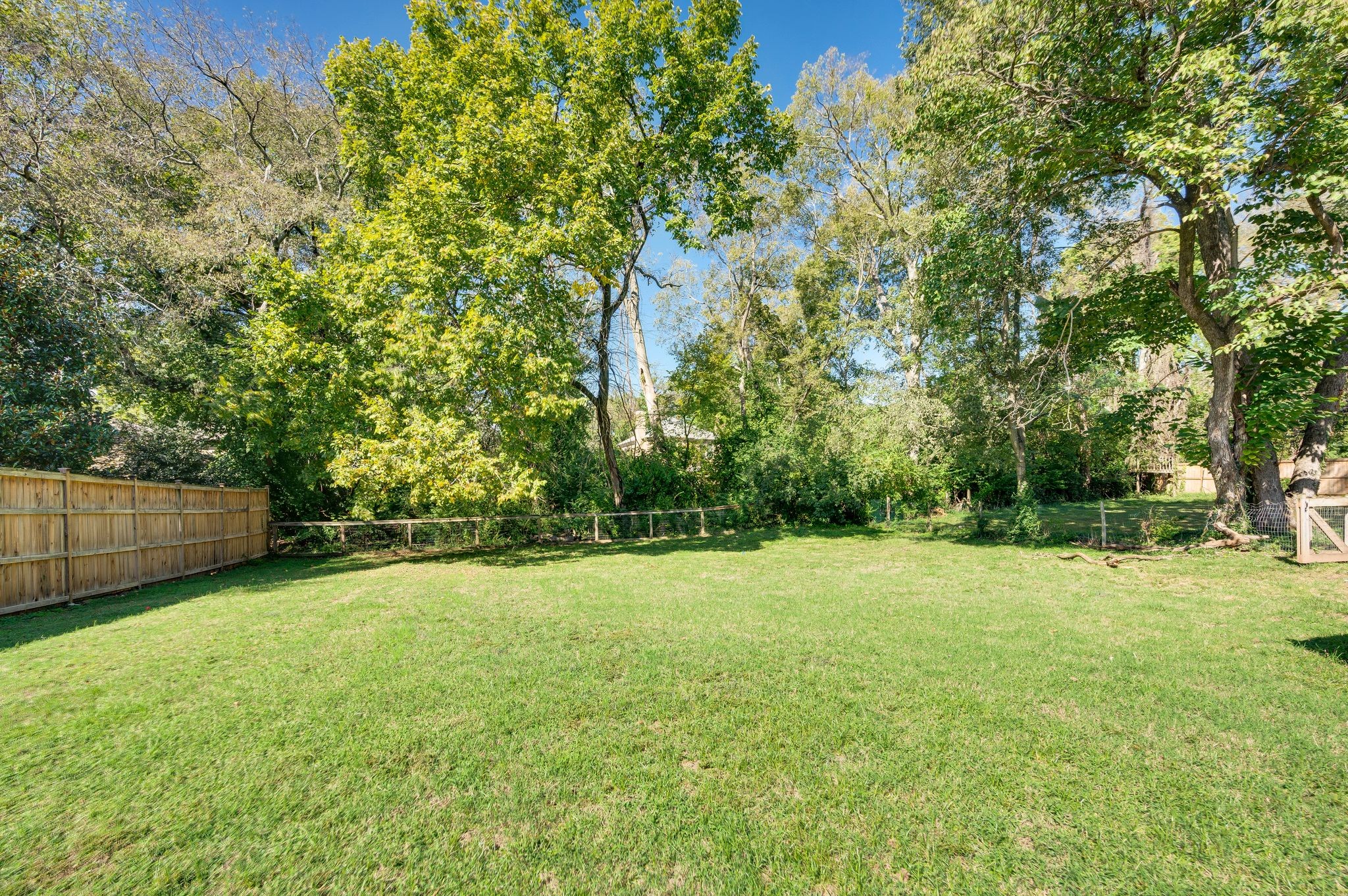 Nashville, Tennessee 37215, United States, 3 Bedrooms Bedrooms, ,2 BathroomsBathrooms,Residential,Active,39904