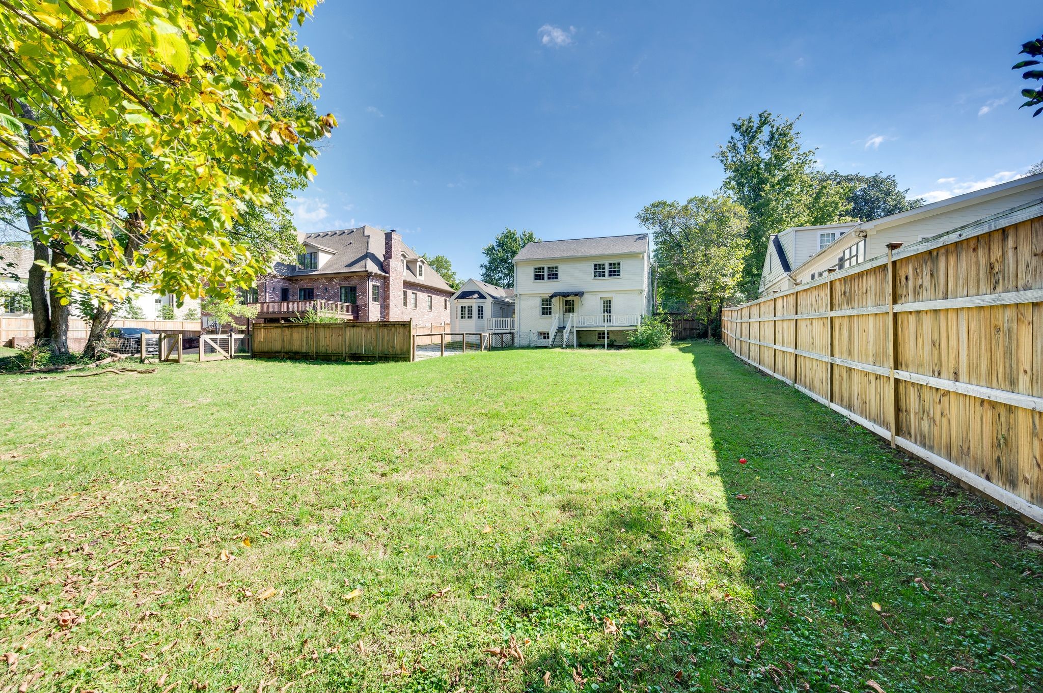 Nashville, Tennessee 37215, United States, 3 Bedrooms Bedrooms, ,2 BathroomsBathrooms,Residential,Active,39904