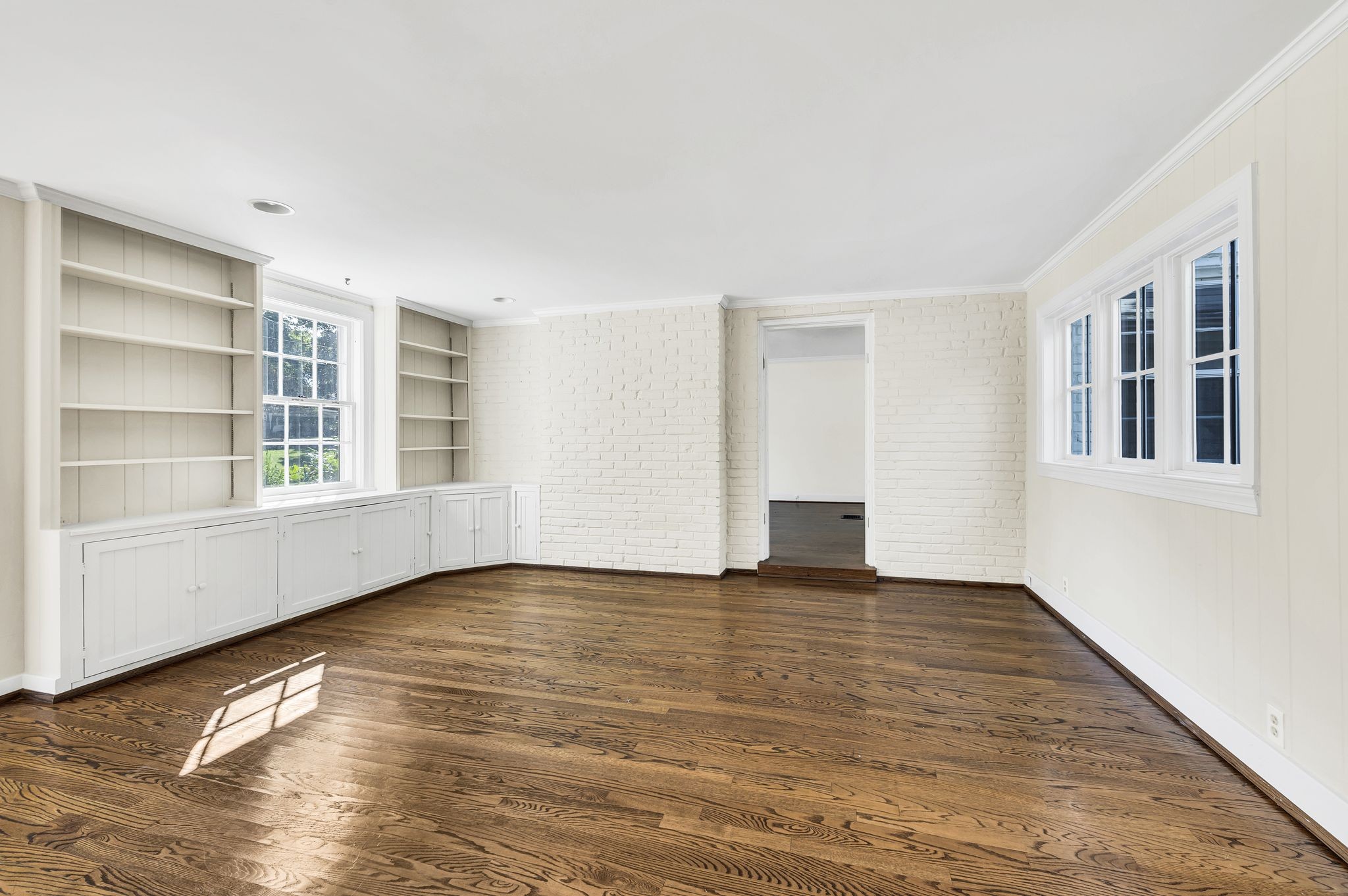 Nashville, Tennessee 37215, United States, 3 Bedrooms Bedrooms, ,2 BathroomsBathrooms,Residential,Active,39904