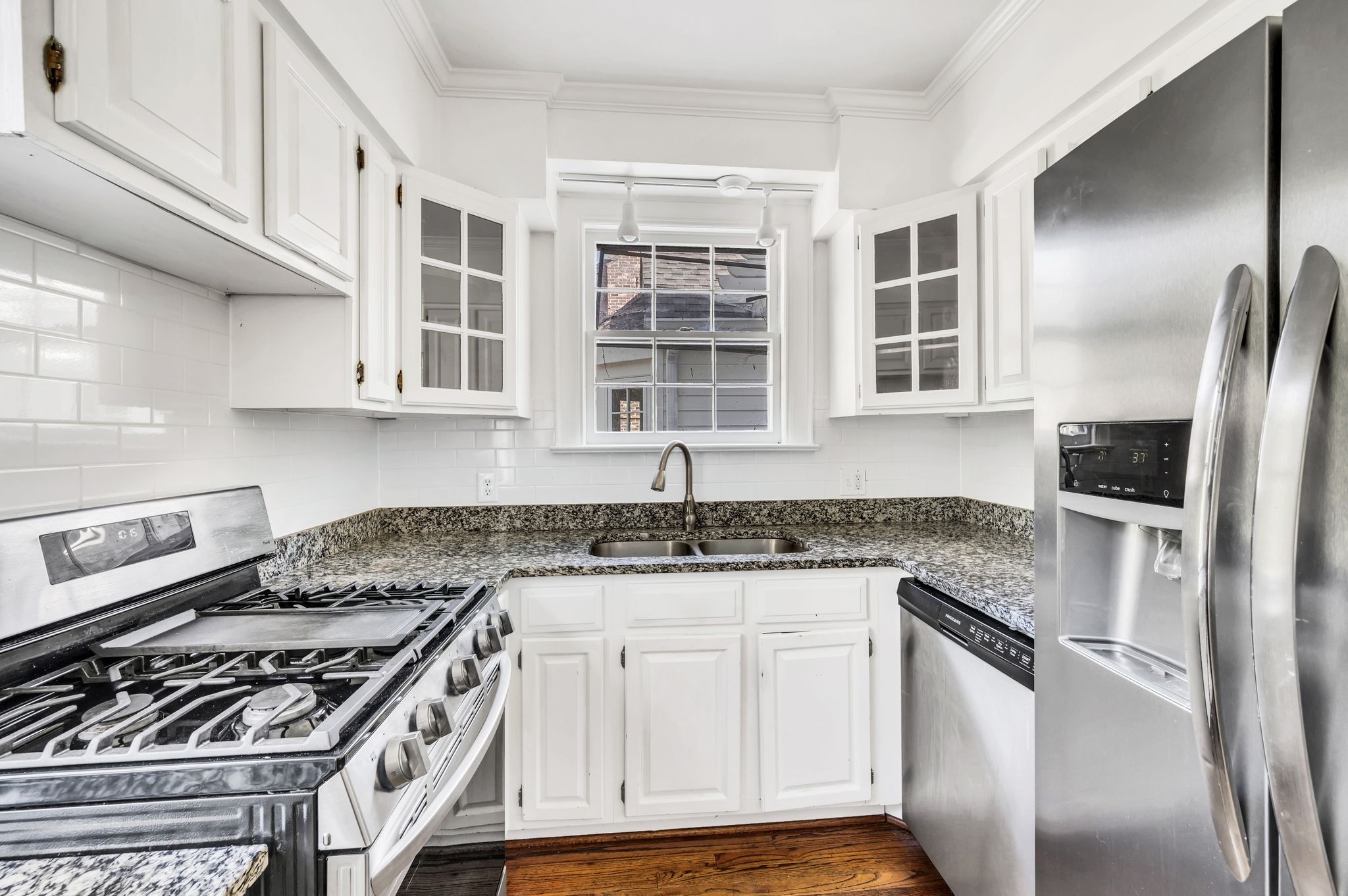 Nashville, Tennessee 37215, United States, 3 Bedrooms Bedrooms, ,2 BathroomsBathrooms,Residential,Active,39904