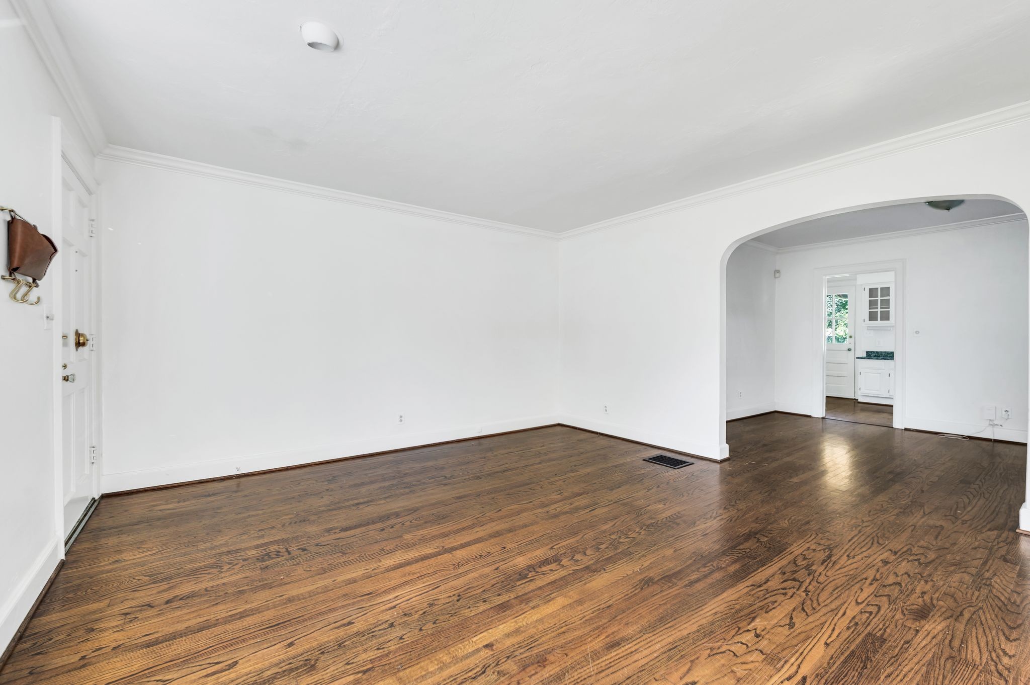 Nashville, Tennessee 37215, United States, 3 Bedrooms Bedrooms, ,2 BathroomsBathrooms,Residential,Active,39904