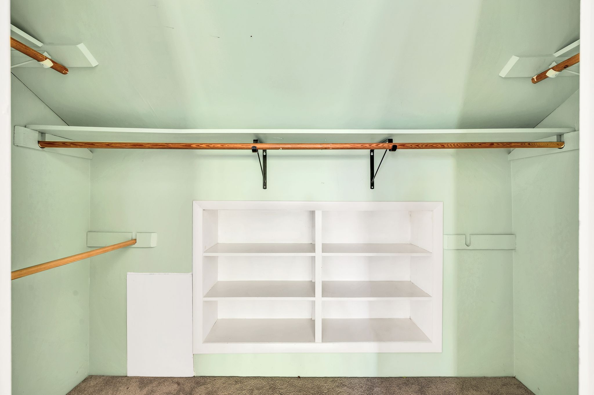 Nashville, Tennessee 37215, United States, 3 Bedrooms Bedrooms, ,2 BathroomsBathrooms,Residential,Active,39904