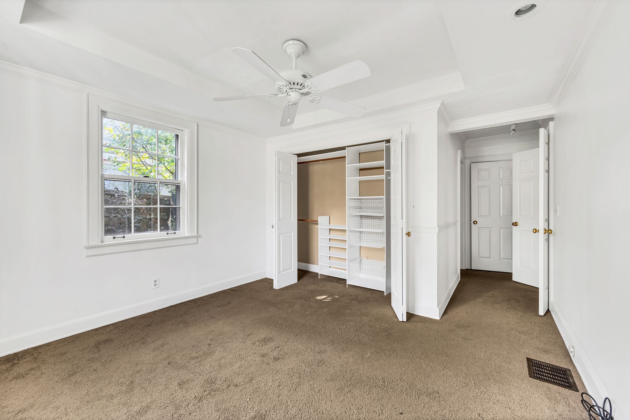 Nashville, Tennessee 37215, United States, 3 Bedrooms Bedrooms, ,2 BathroomsBathrooms,Residential,Active,39904