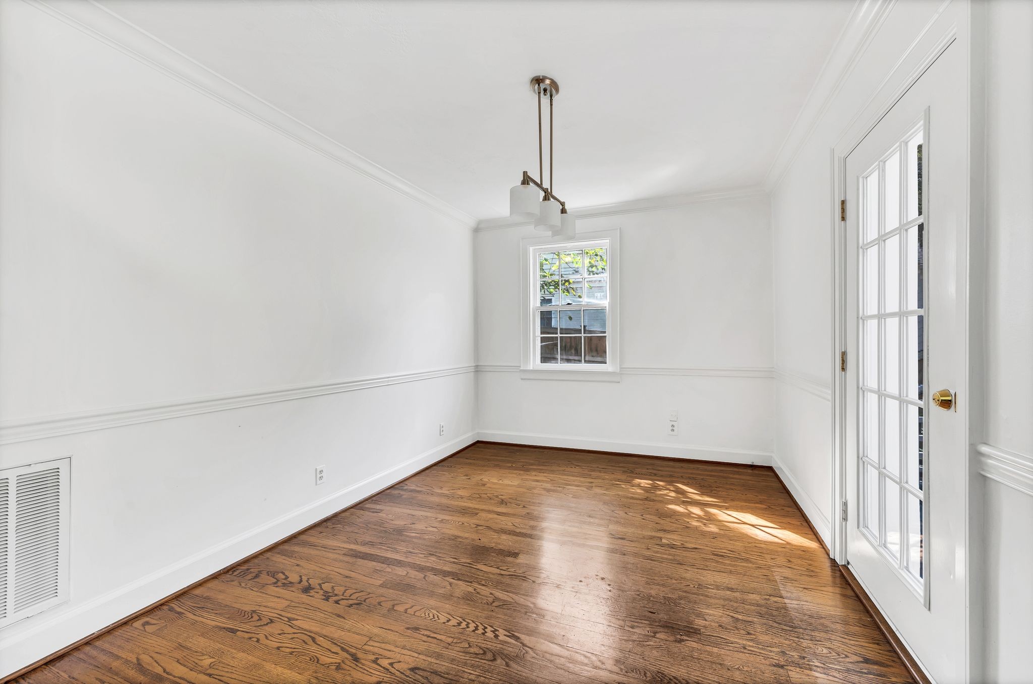 Nashville, Tennessee 37215, United States, 3 Bedrooms Bedrooms, ,2 BathroomsBathrooms,Residential,Active,39904