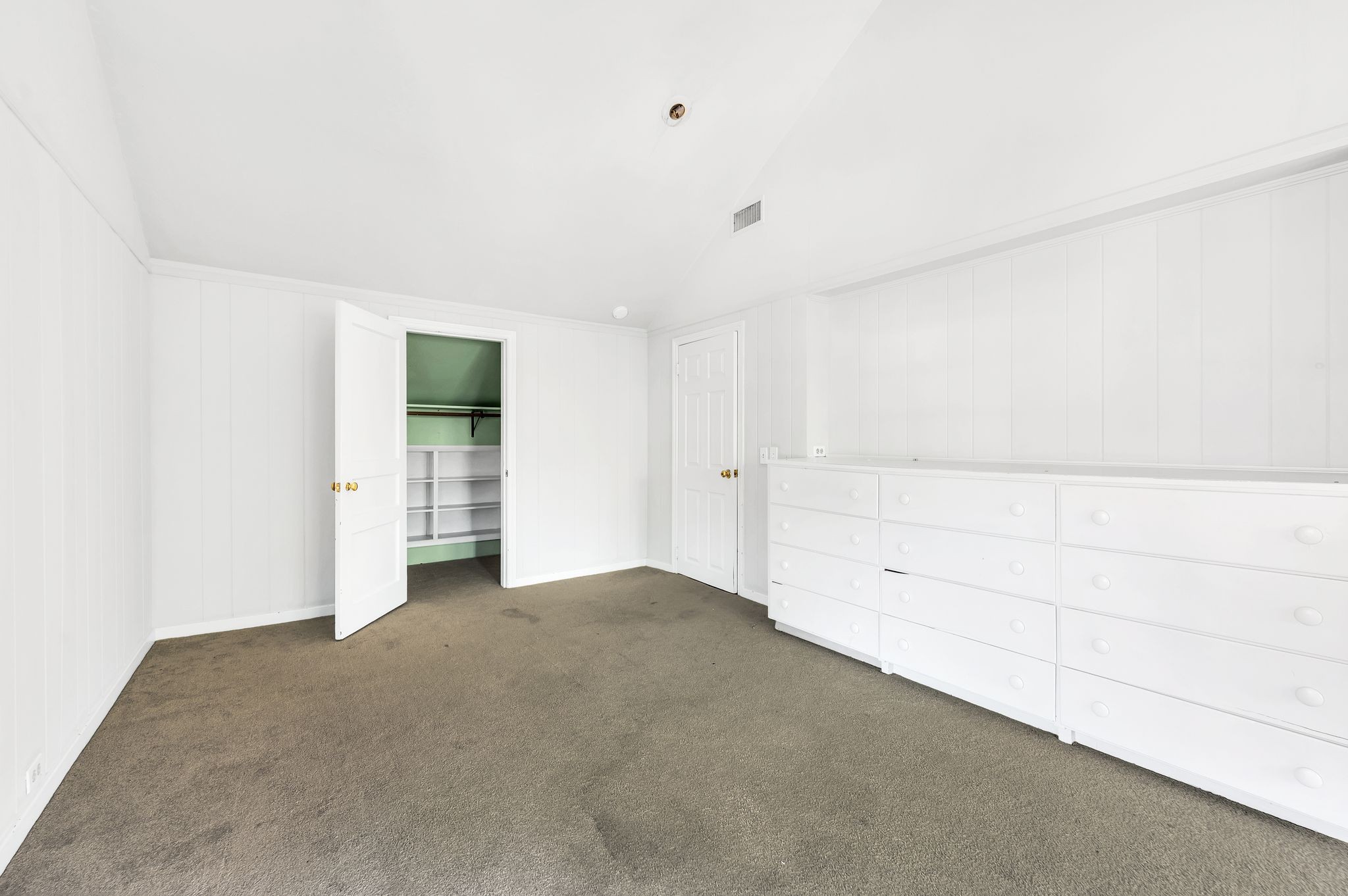 Nashville, Tennessee 37215, United States, 3 Bedrooms Bedrooms, ,2 BathroomsBathrooms,Residential,Active,39904